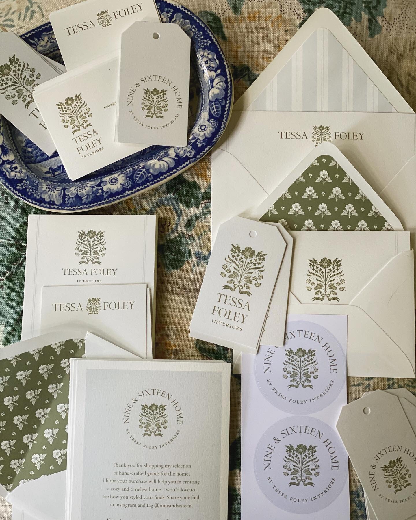 Couldn&rsquo;t love this collection of paper goods anymore if I tried!! Designed by @hollychollon ). Packaging up your orders and client memo boxes is about to get a whole lot prettier!! #tessafoleyinteriors #nineandsixteenhome