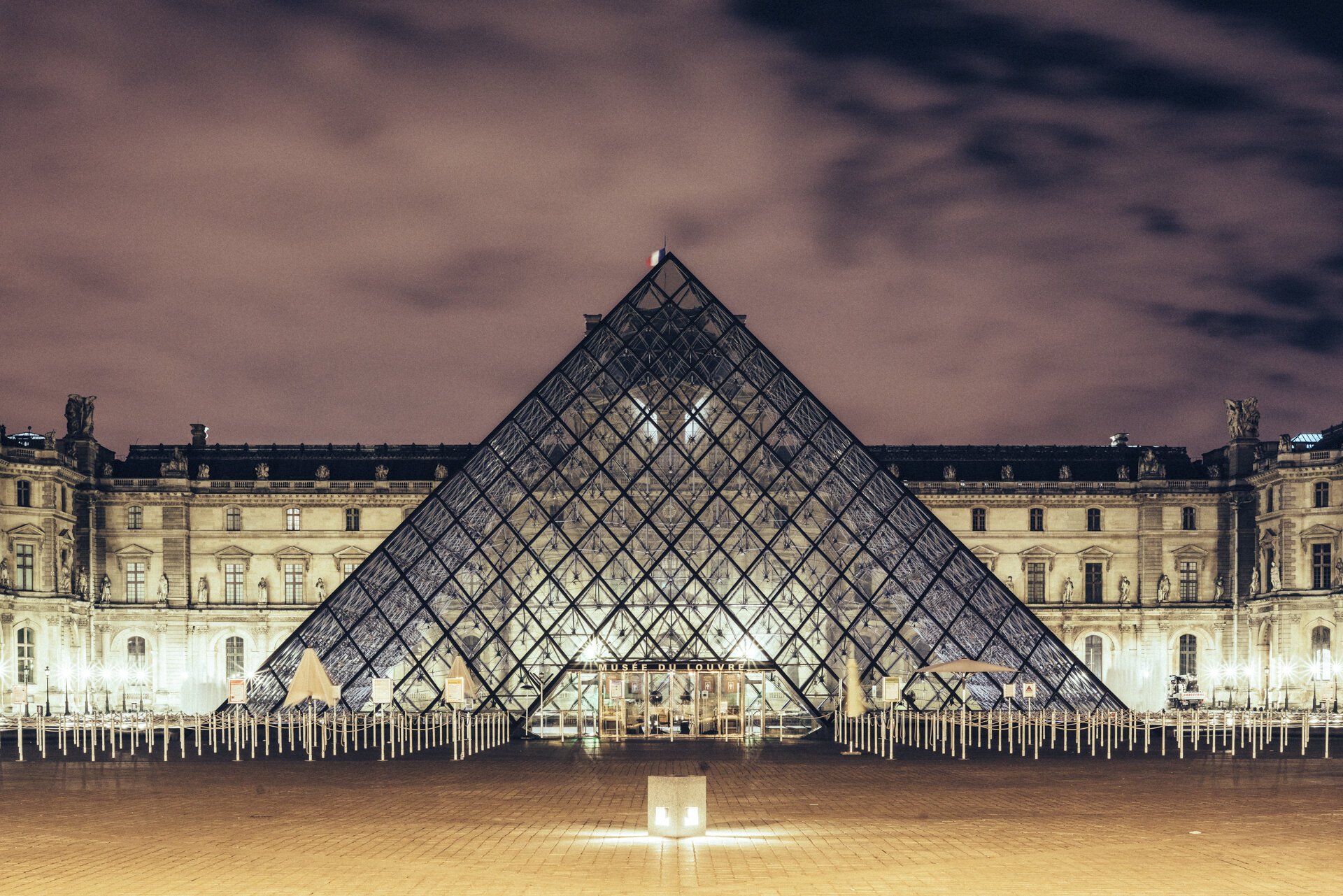 Desert+in+Paris+-+Pyramide+du+Louvre+-++Aout+2017+©+Genaro+Bardy-1.jpg