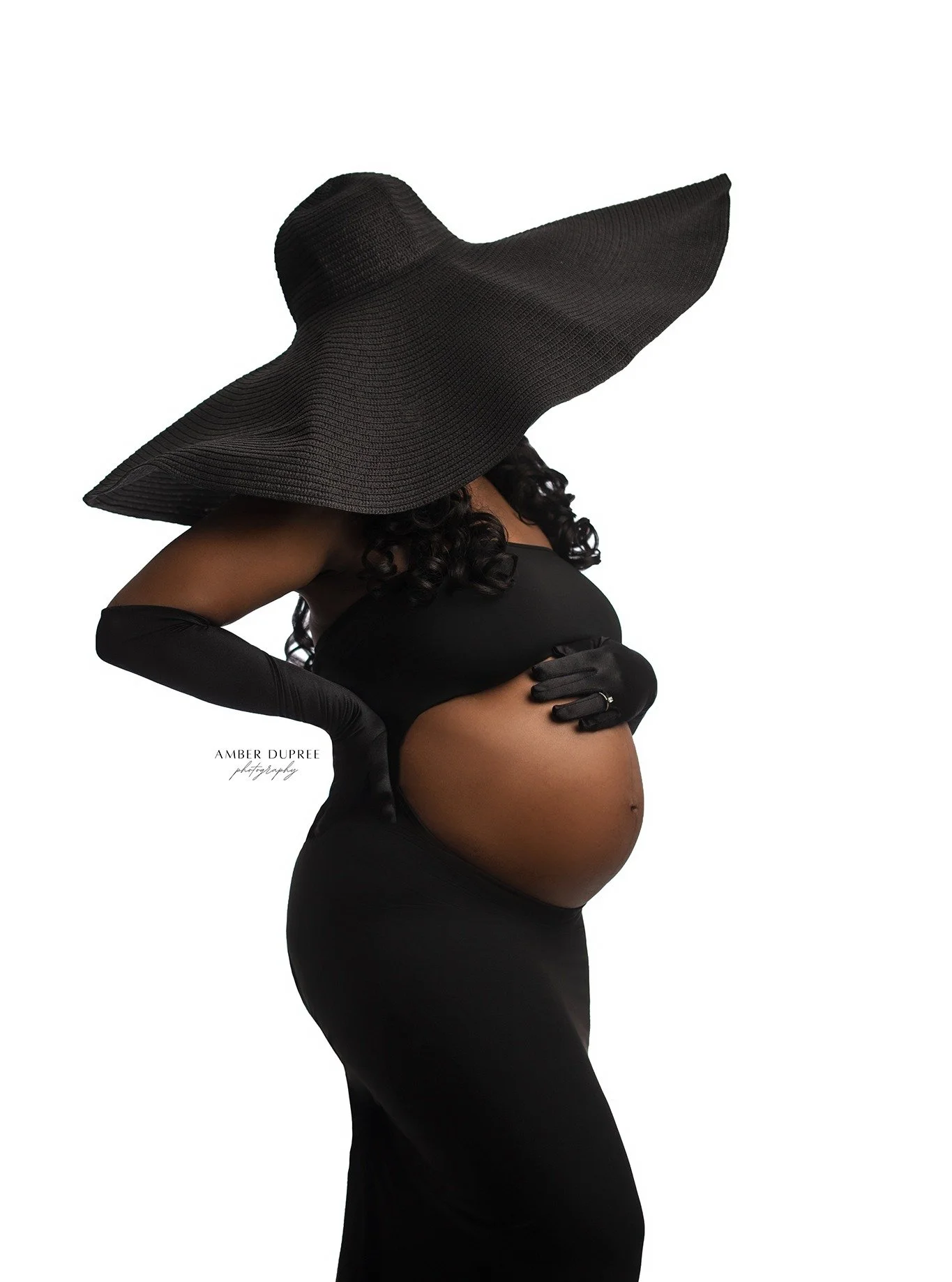 The glow, the anticipation, the love &mdash; maternity portraits are more than photos; they are memories you&rsquo;ll hold forever. ✨ #LuxuryMaternityPhotography #NashvillePhotographer
#NashvilleMaternitySession #FineArtPhotography #MotherhoodPhotogr