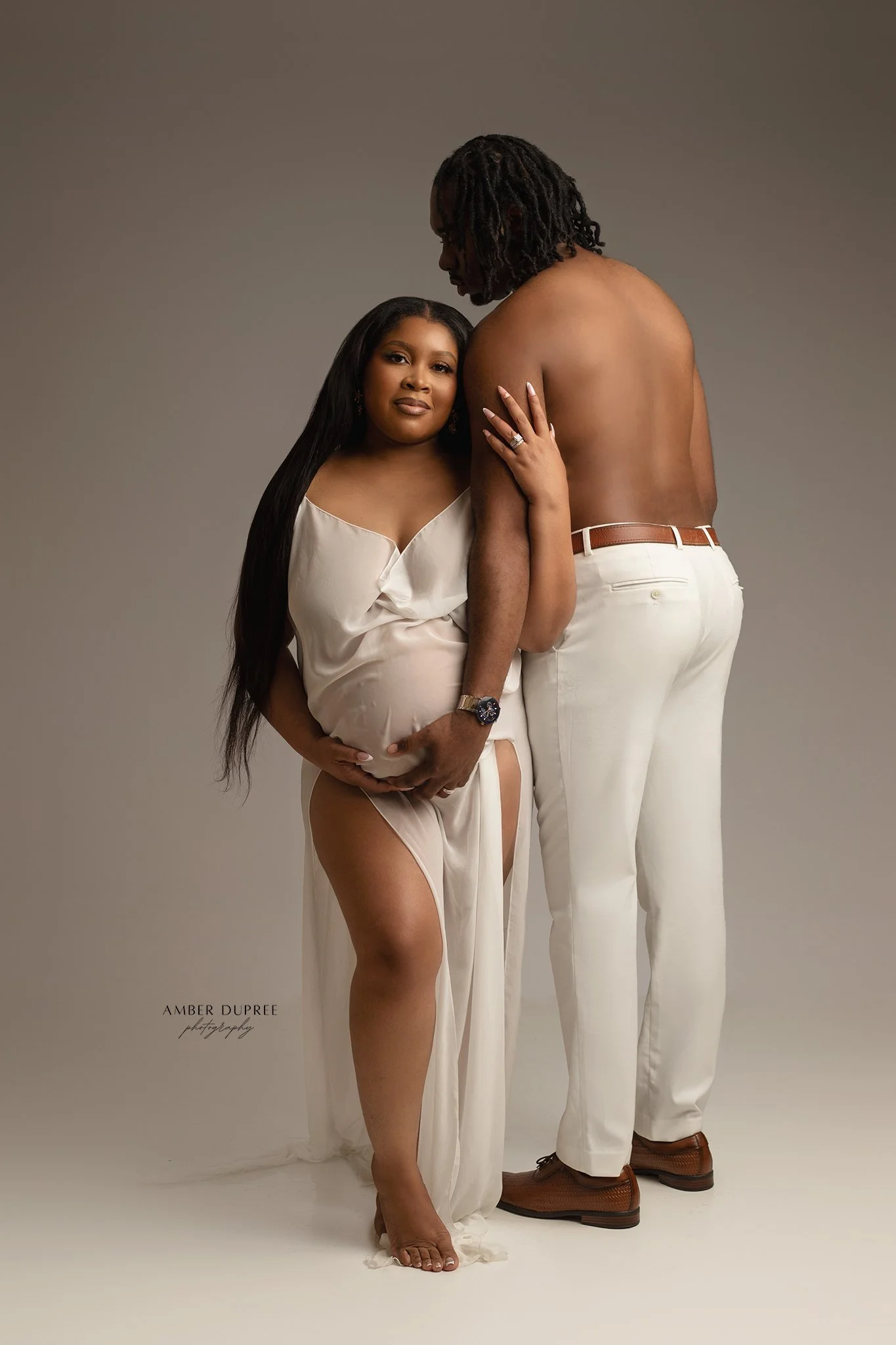 couples maternity posing in nashville maternity photographer studio