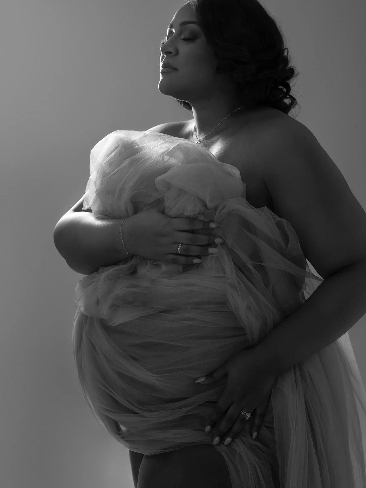 Soft &amp; Elegant 

#maternity #photoshoot #maternityphotography #maternityphotographer #nashville #nashvillematernityphotographer #nashvillephotographer #maternityphotoshoot #backlight