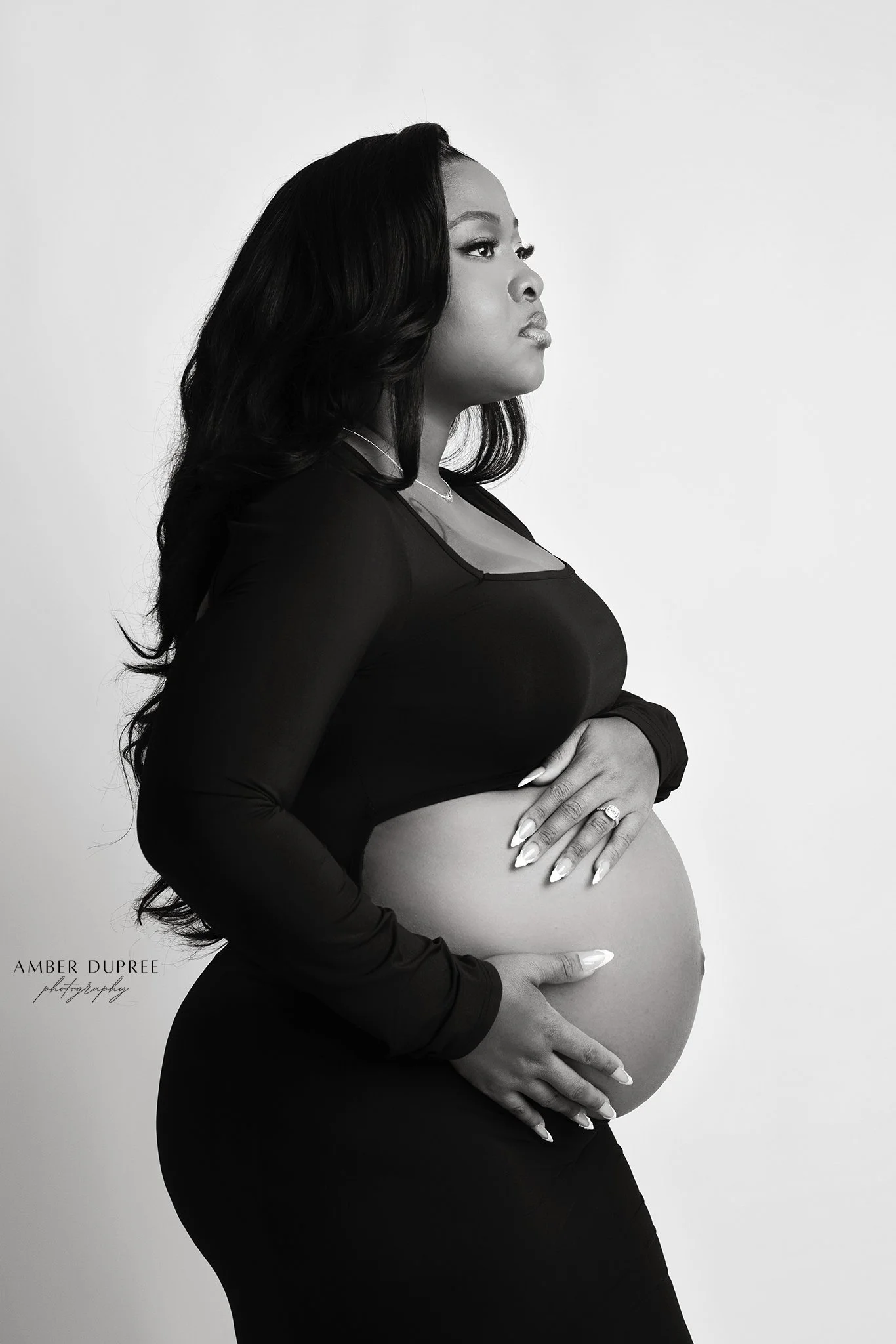 solo nashville maternity photoshoot in black and white