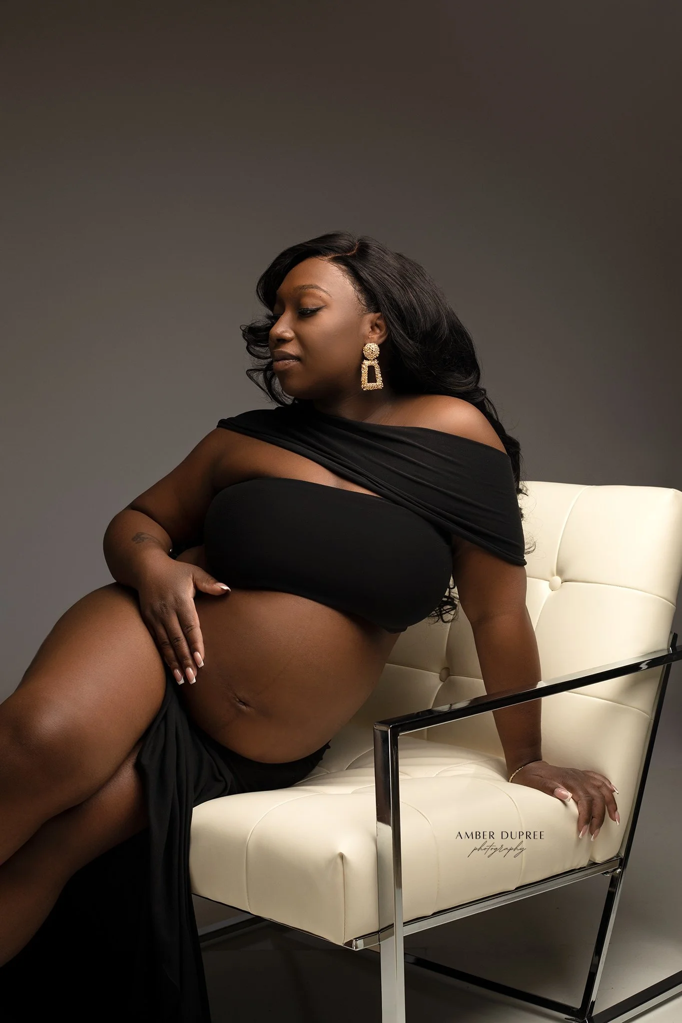 editorial maternity photoshoot inspiration with mom in nashville maternity photographer studio