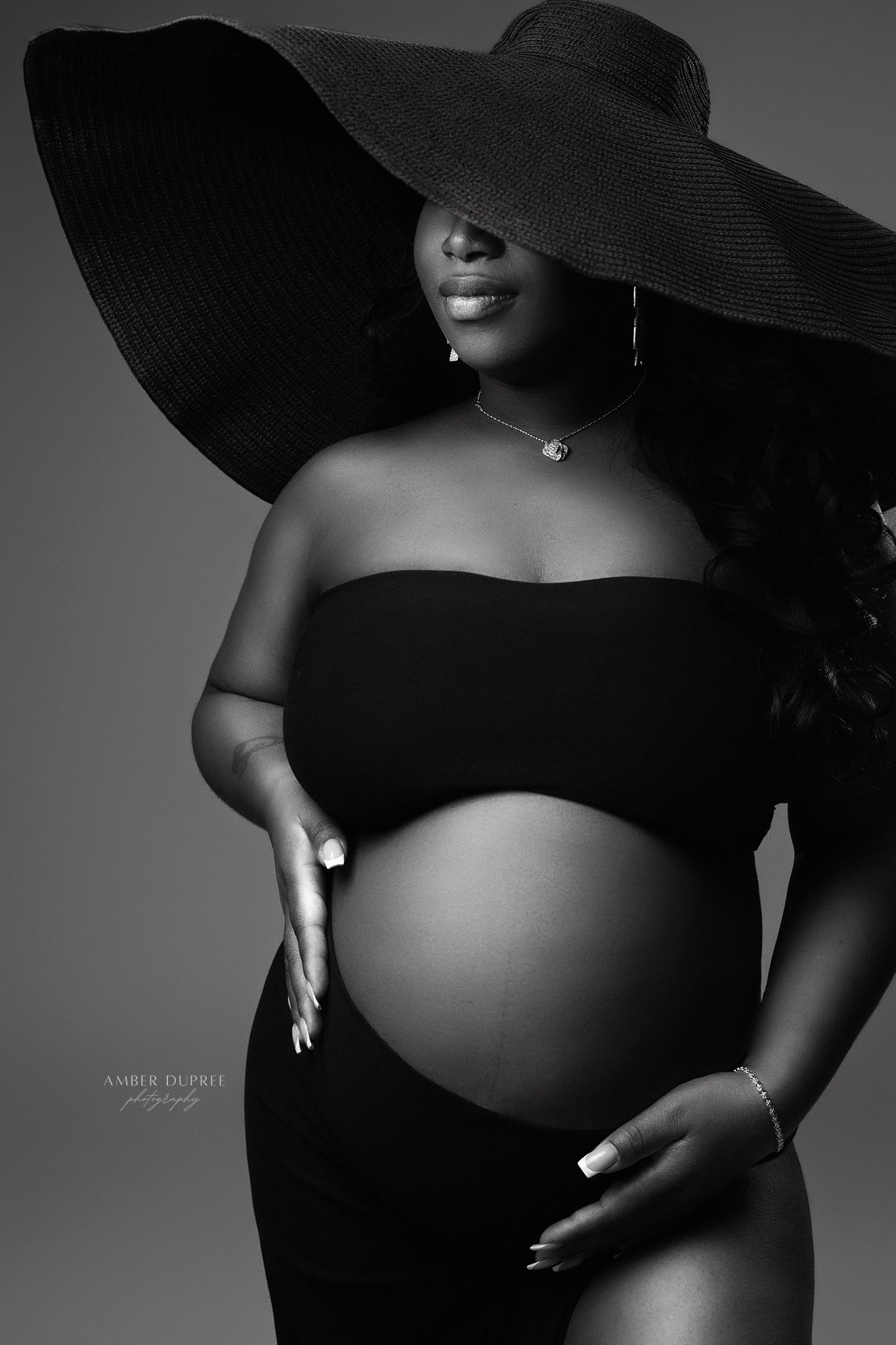 oversized wide brim hat maternity session
