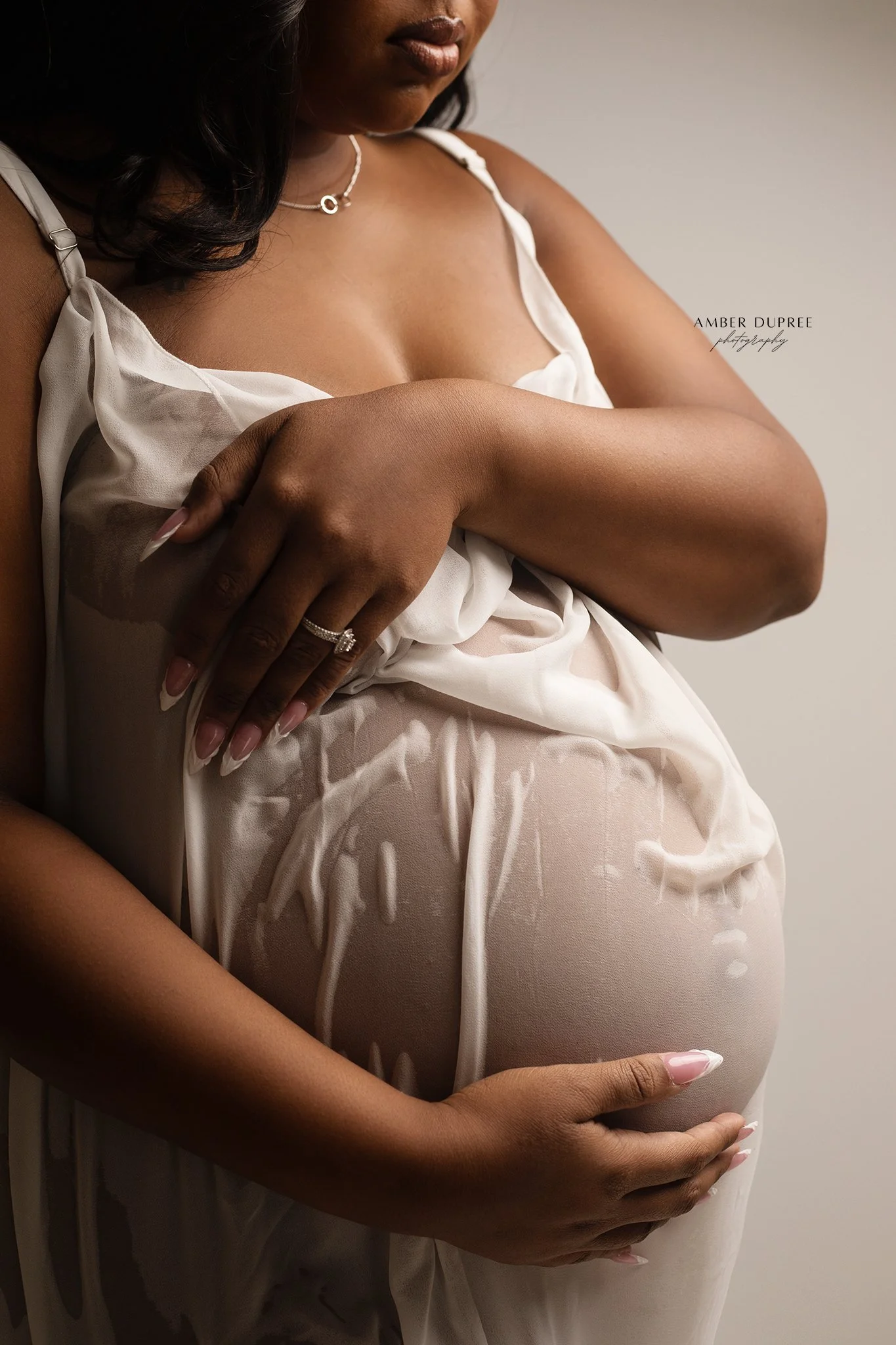 solo maternity photoshoot inspiration ideas