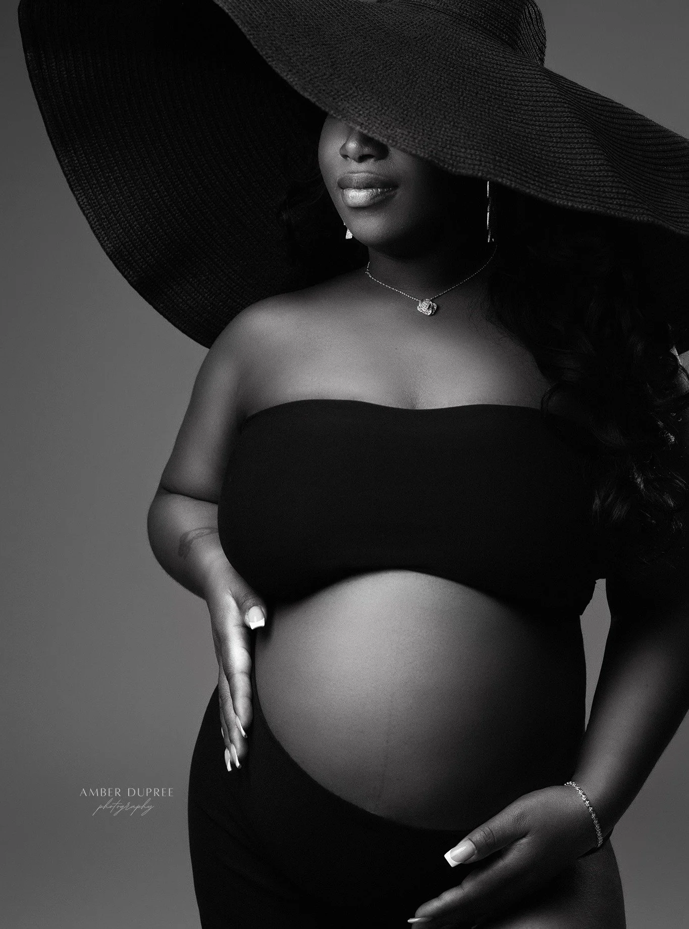 If you&rsquo;re searching for editorial maternity photography in Nashville, you&rsquo;re likely drawn to something elevated, refined, and fashion-inspired. Editorial maternity portraits blend the beauty of pregnancy with the sophistication of high-en