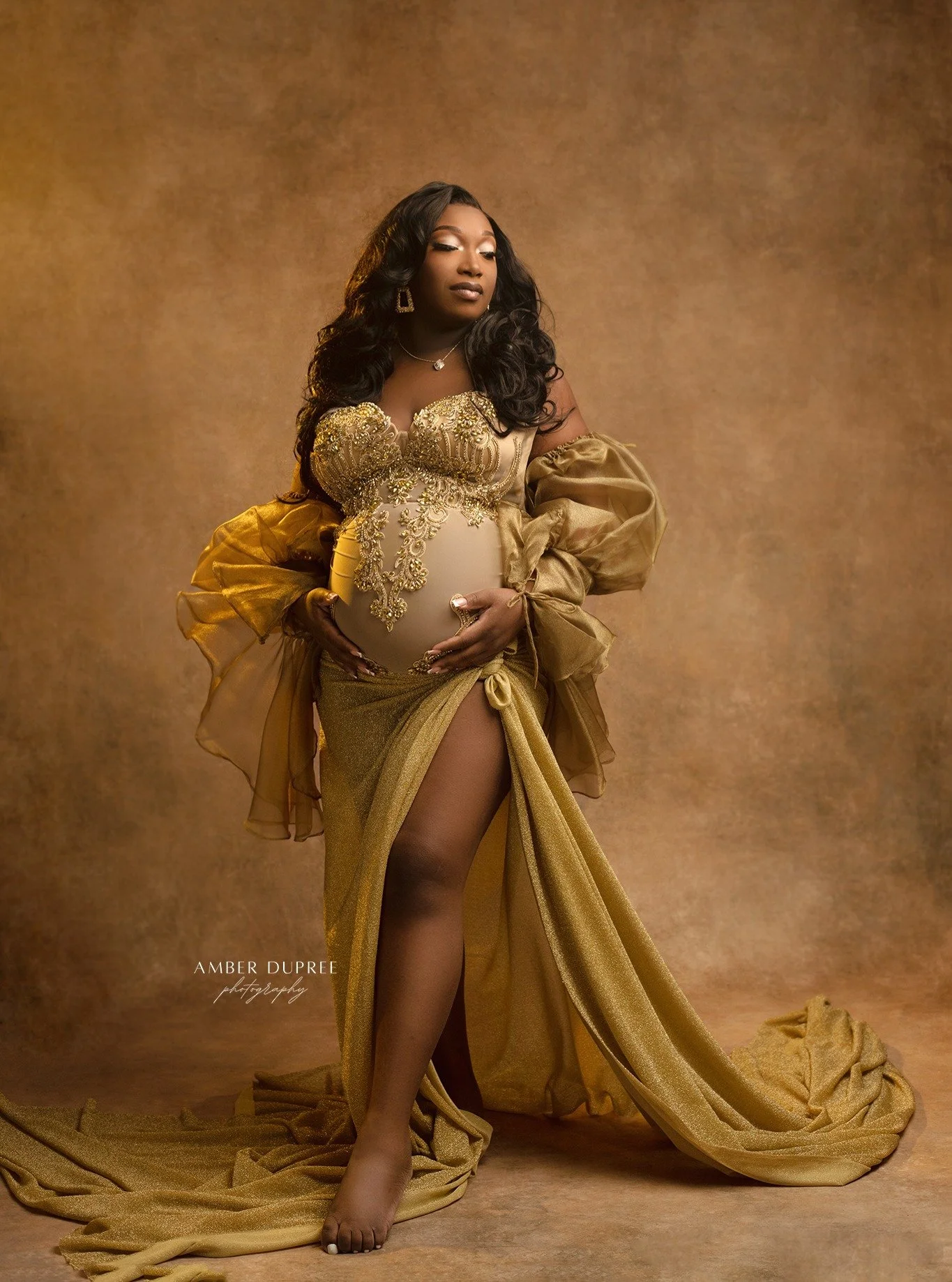 Celebrating maternity and entering motherhood with a hint of glam. 

#nashvillematernityphotographer #nashvillematernityphotographer #maternityphotographernashville #nashvillephotographer #nashvilletn 
#tennesseematernityphotographer #maternityphotog