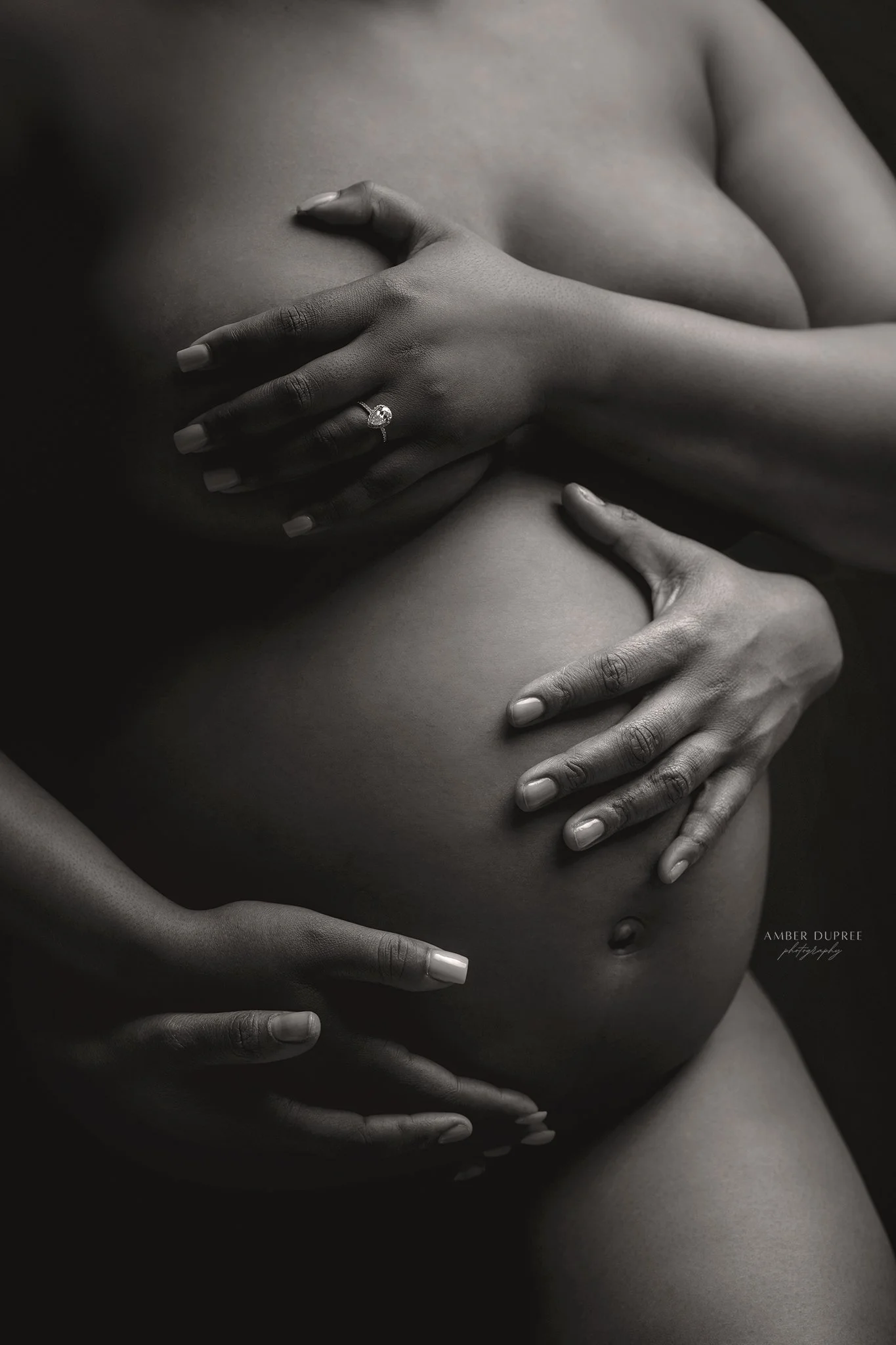 emotional-close-up-nashville-maternity-photo-of-belly