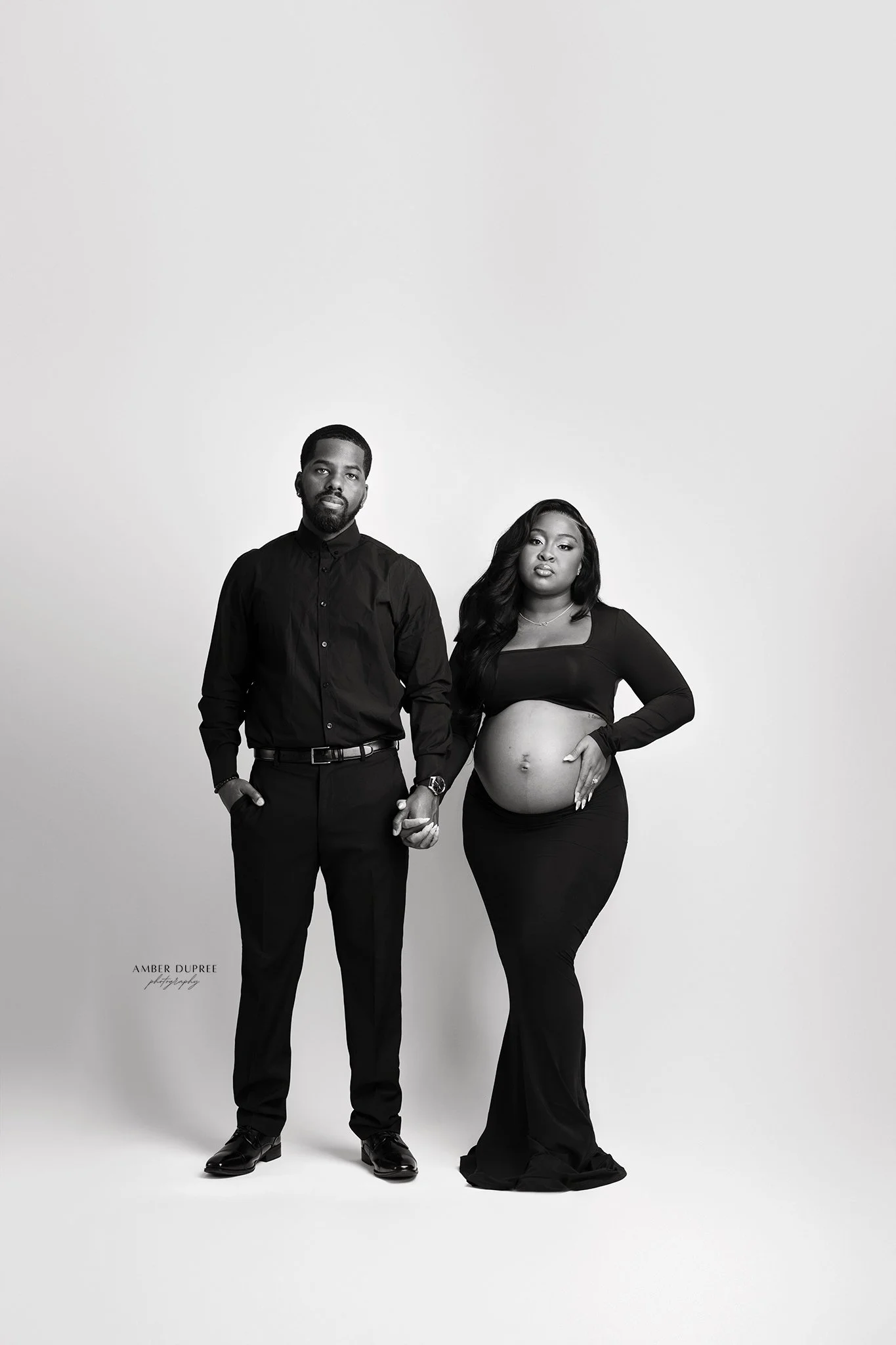black-and-white-maternity-couples-ideas