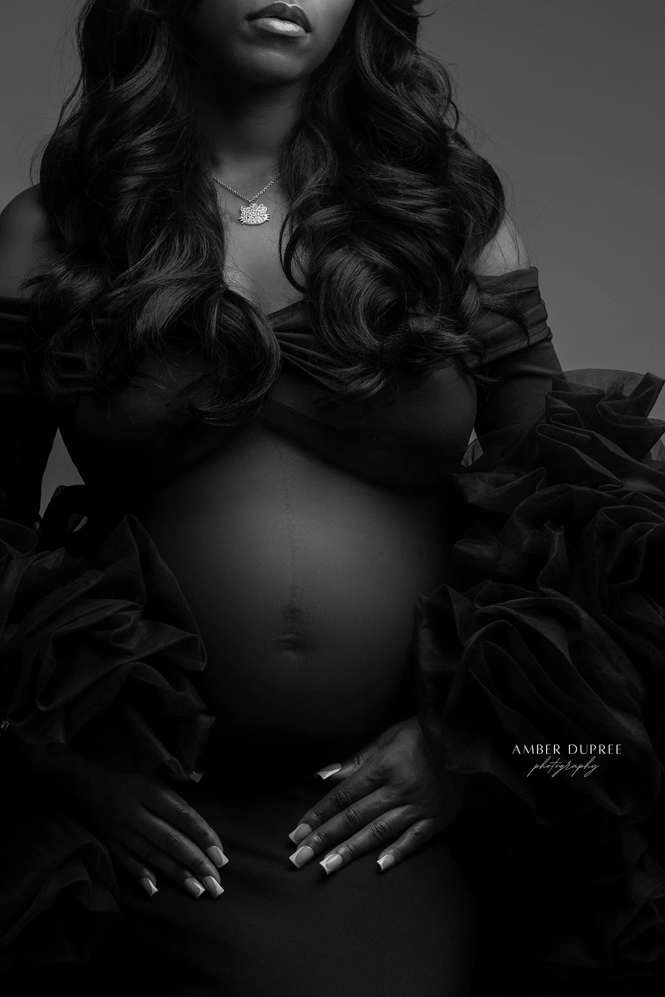 black-and-white-maternity-photoshoot.jpg