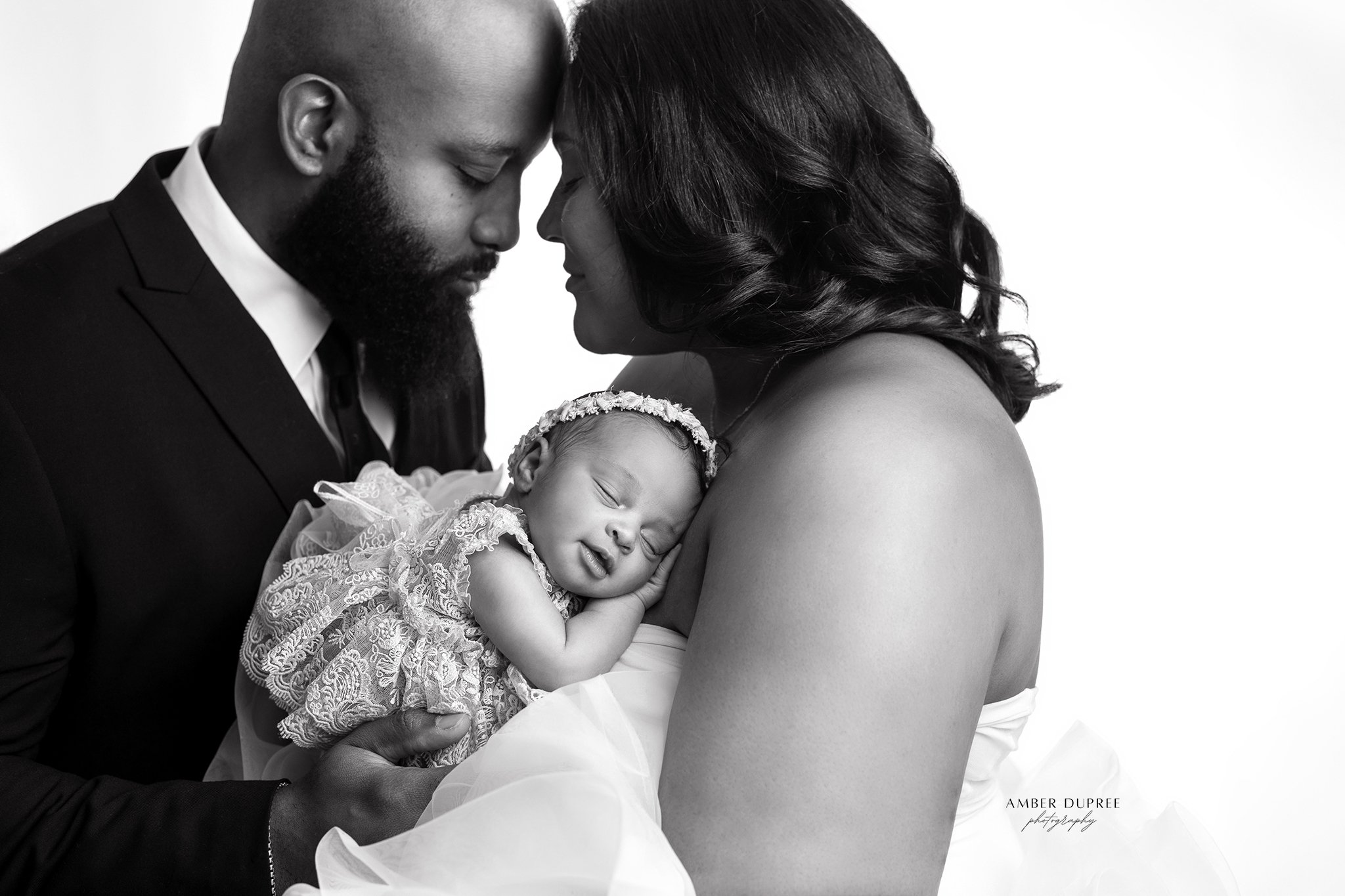 black-and-white-nashville-newborn-photos.jpg