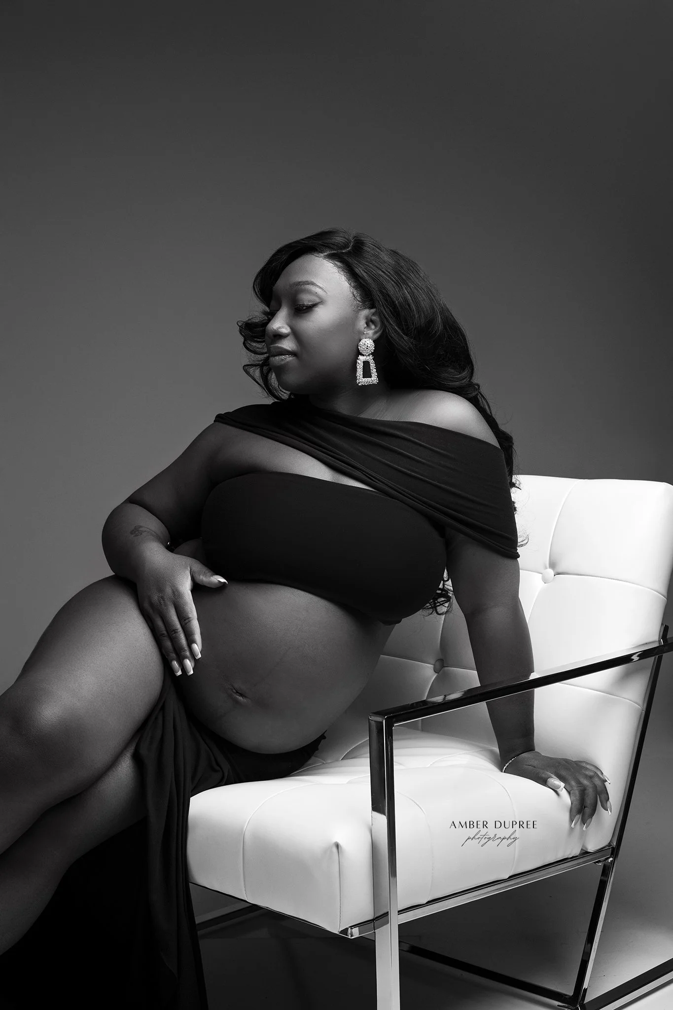 black-and-white-maternity-photoshoot