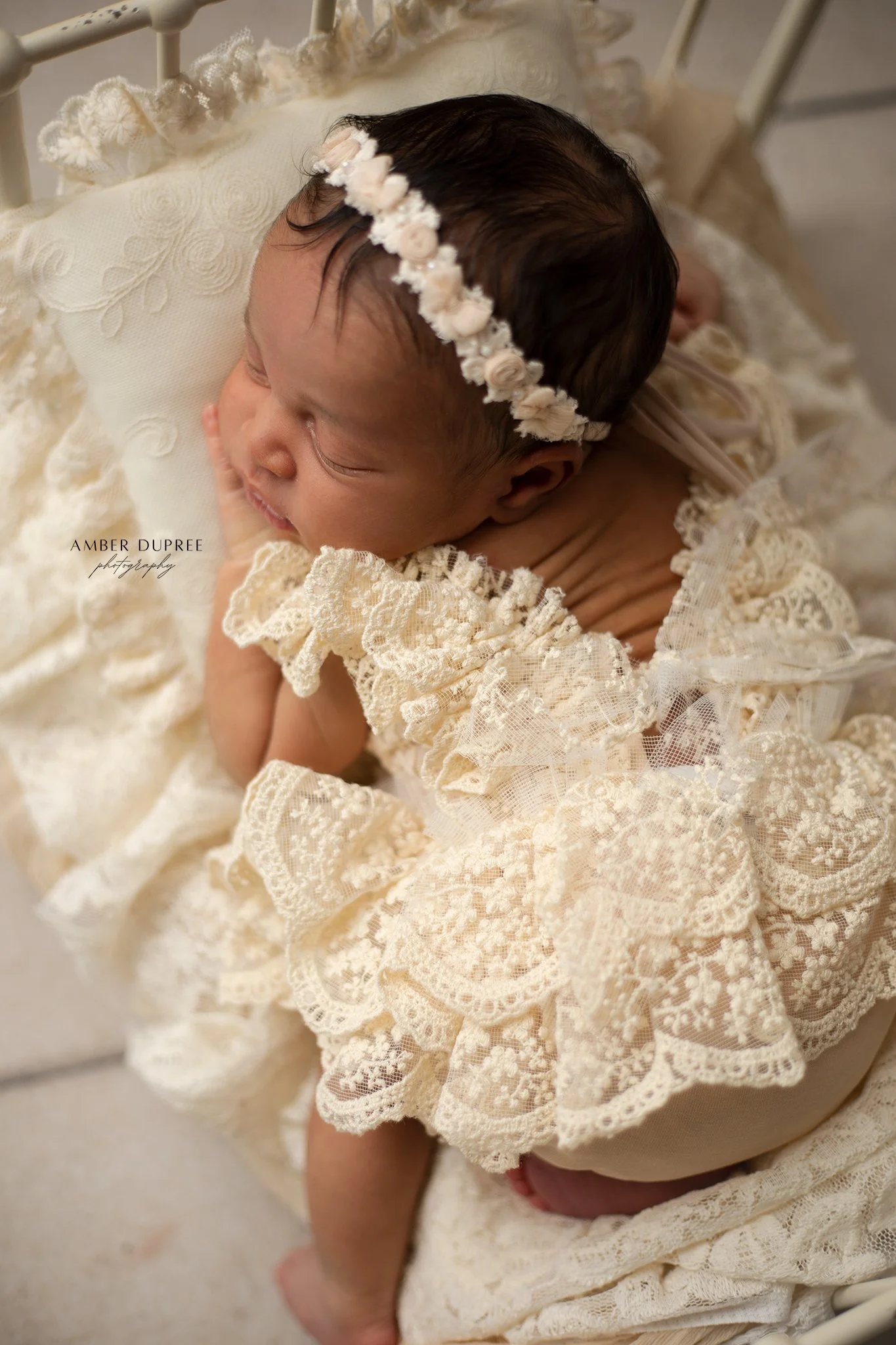 Nashville newborn photographer, newborn photography Nashville TN, luxury newborn photographer Nashville, newborn photography pricing Nashville, newborn photography packages Nashville, baby photographer Nashville