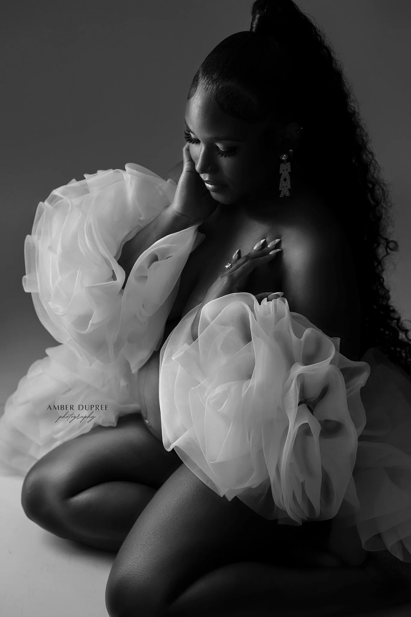 elegant maternity photoshoot in nashville, tn