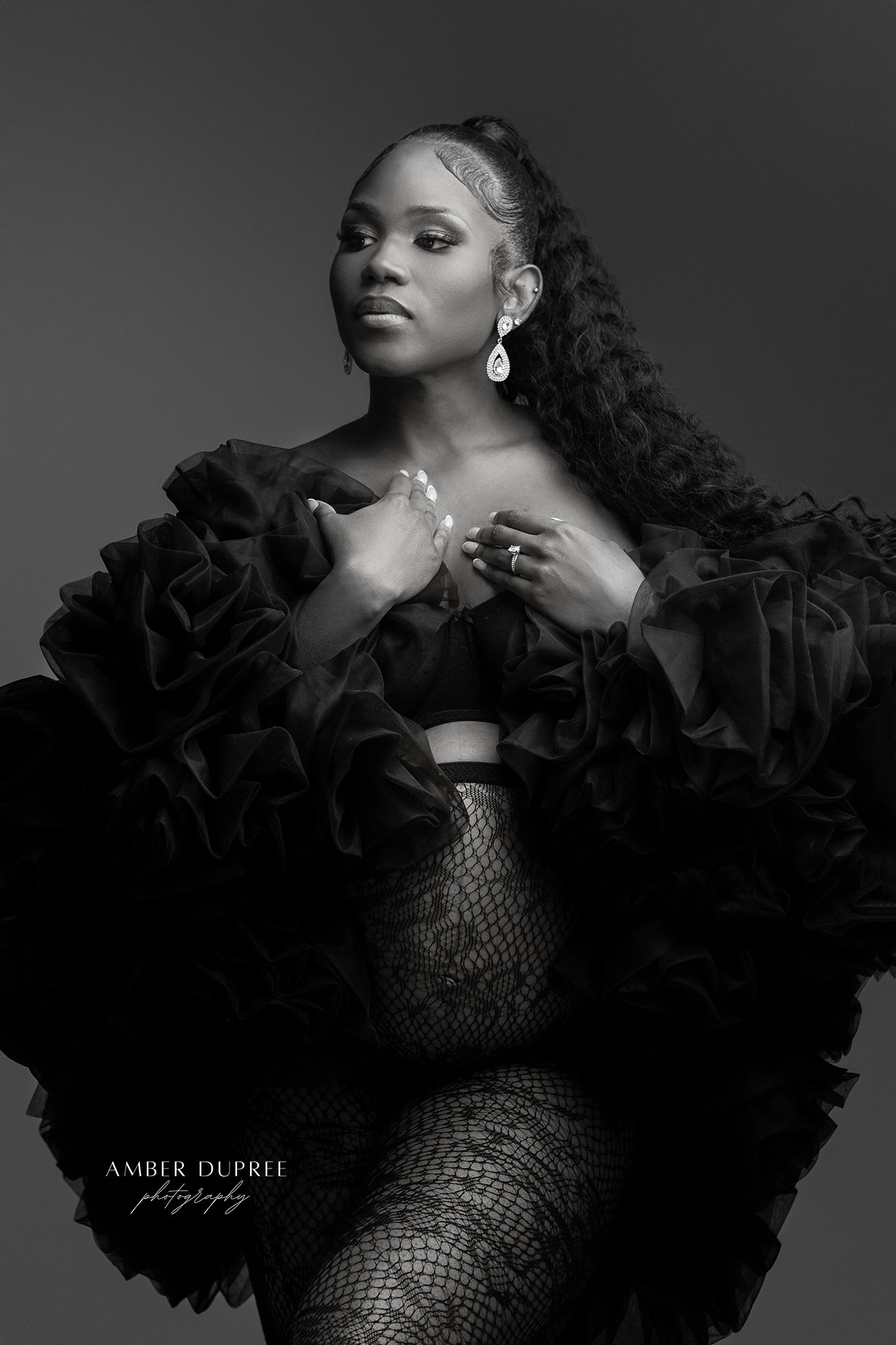 black and white editorial maternity photo in nashville maternity photography studio
