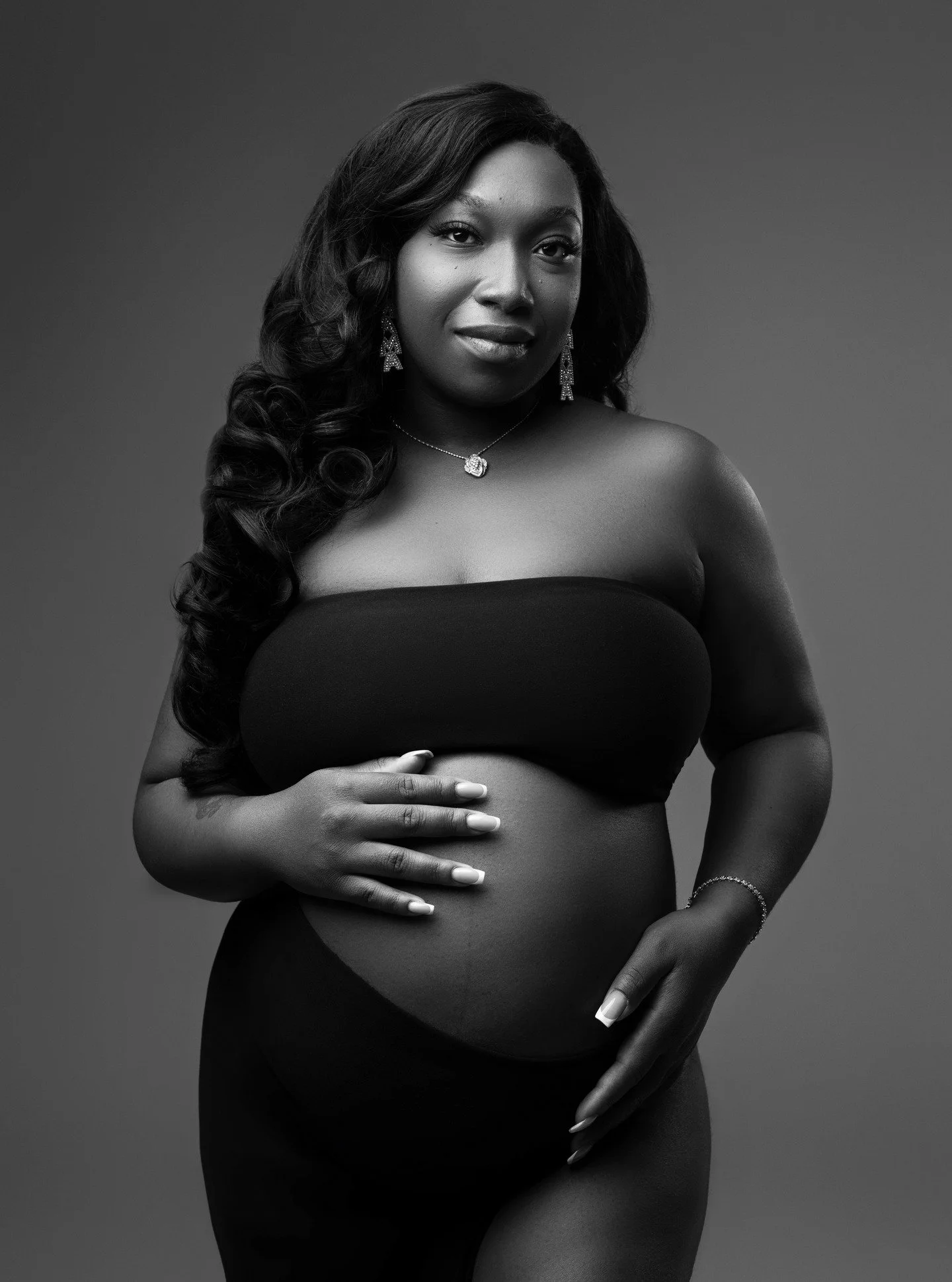 What's the difference between luxury and traditional maternity photography?

While both provide beautiful photographs, the experience can be very different. Traditional sessions often require clients to handle wardrobe shopping, styling, and printing