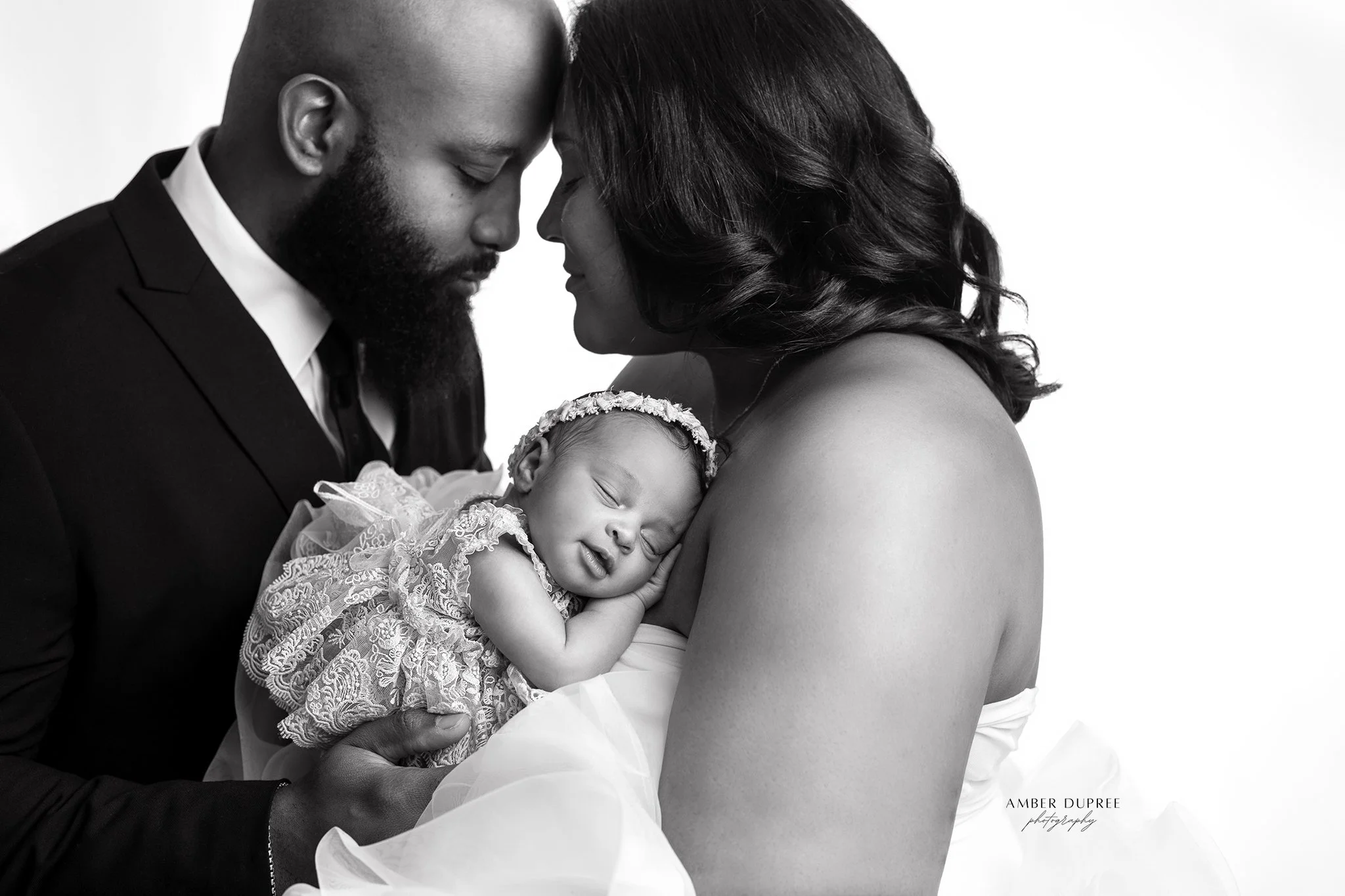 black-and-white-nashville-newborn-photos.jpg