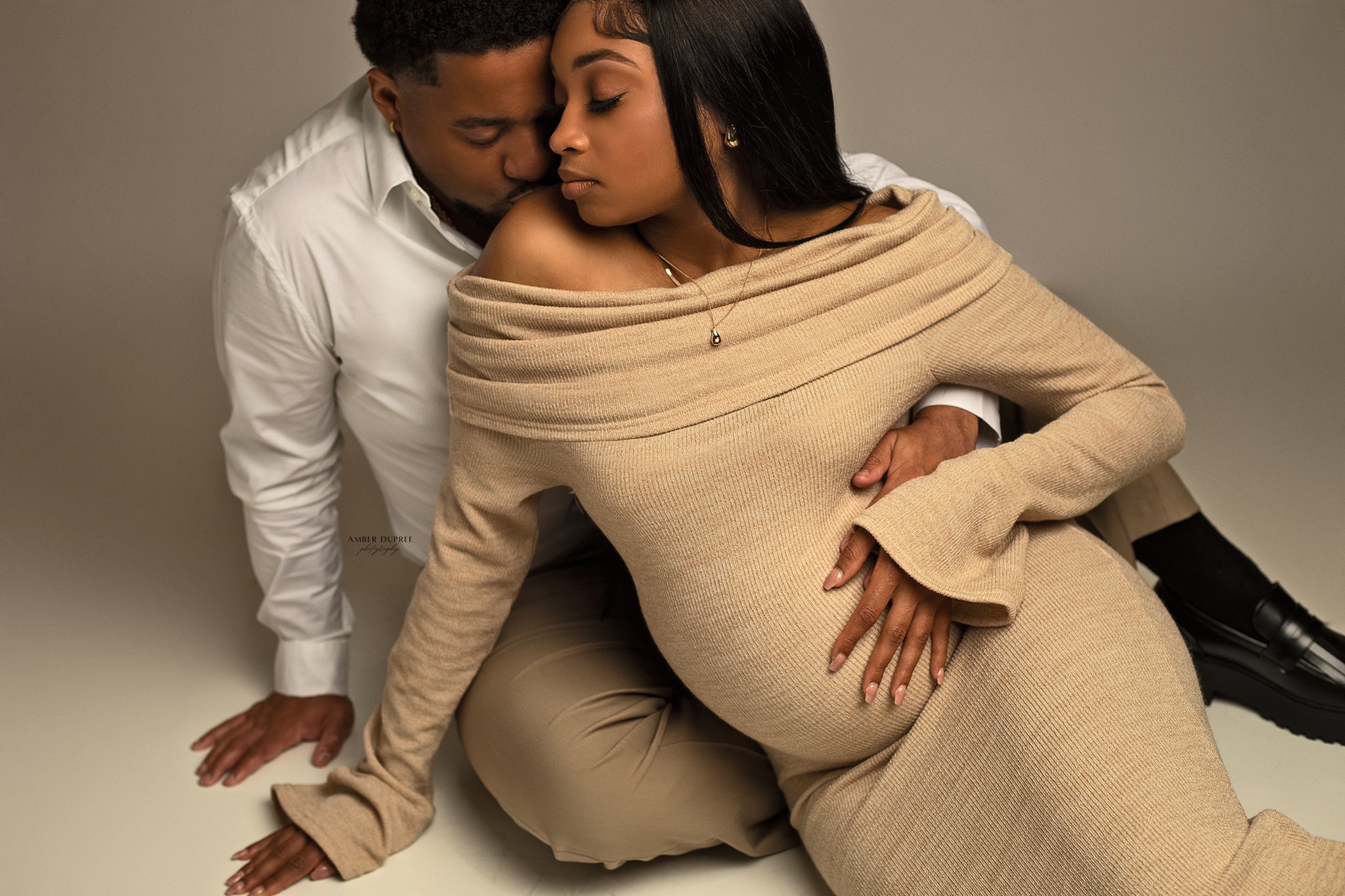 Nashville maternity photographer, newborn photography nashville, newborn pics near me, maternity photographer near me, nashville, maternity photographers nashville, nashville maternity photographer, maternity photographer nashville, indoor maternity