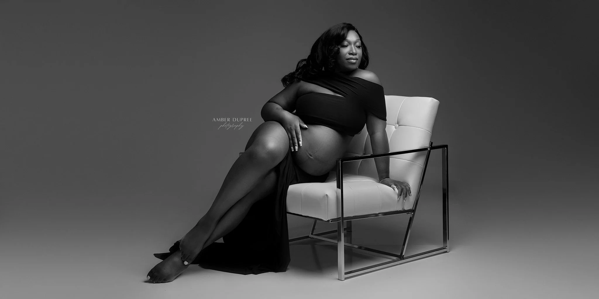 nashville maternity photographer, maternity photographer nashville, maternity posing ideas, black and white maternity session, black and white, timeless maternity photos, timeless maternity photoshoot, nashville newborn photographer, pregnant photos