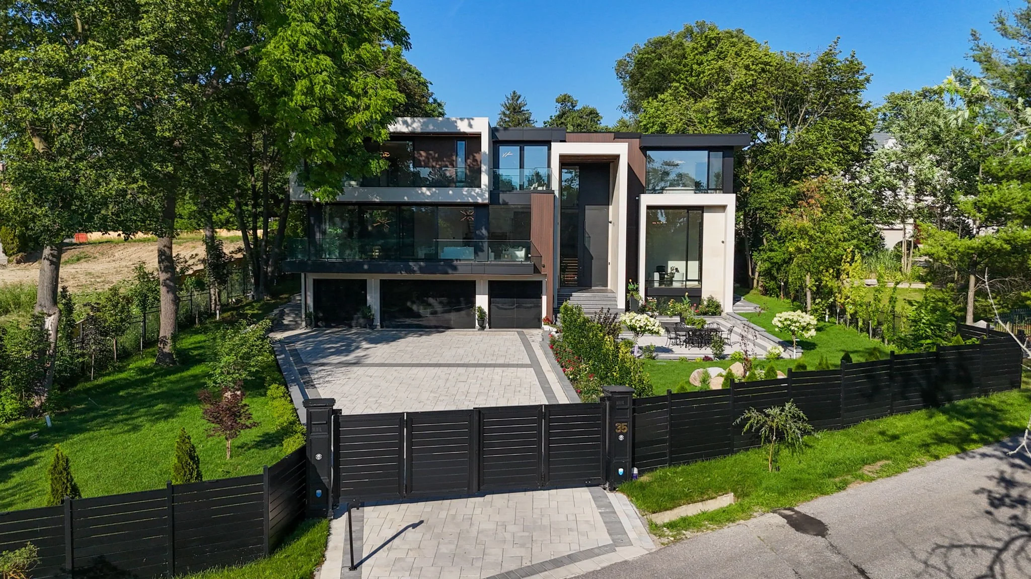 2-web-or-mls-35-riverside-blvd.jpg