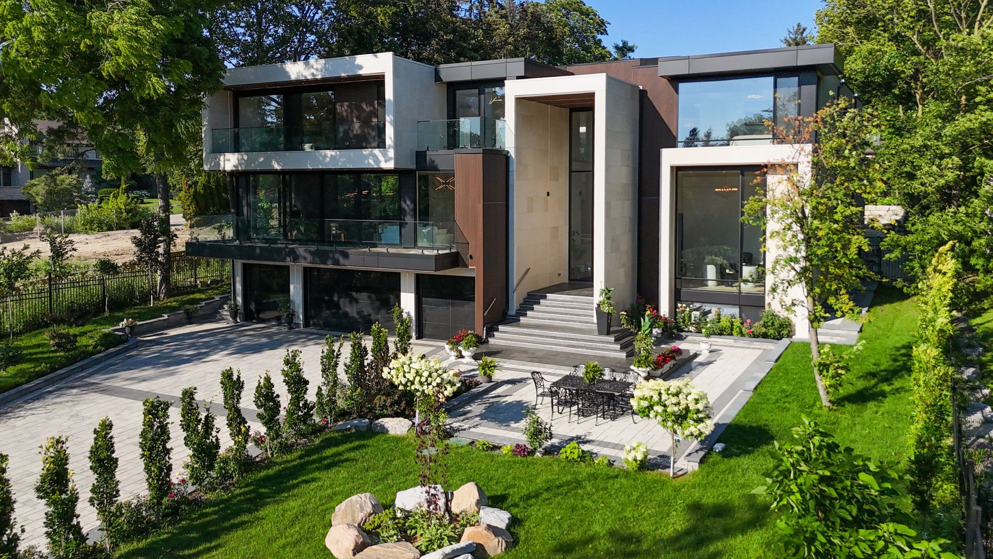 35 Riverside Boulevard