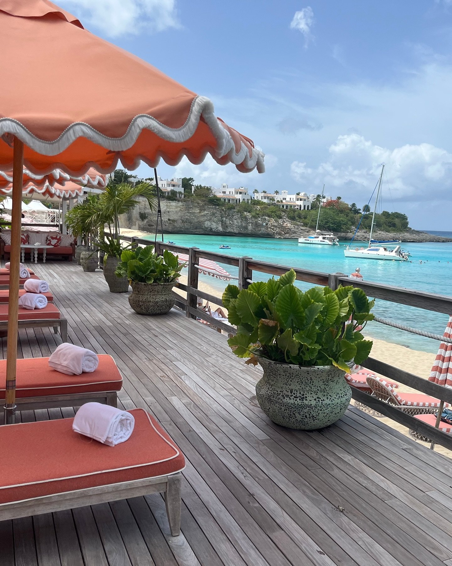 Happy first day of summer! This season offers a whole new realm of settings for your events and activities. Whether you want your attendees to relax by the beach, on a lake, or enjoy a rooftop happy hour, the summer weather allows for it all! 🌞

Wha