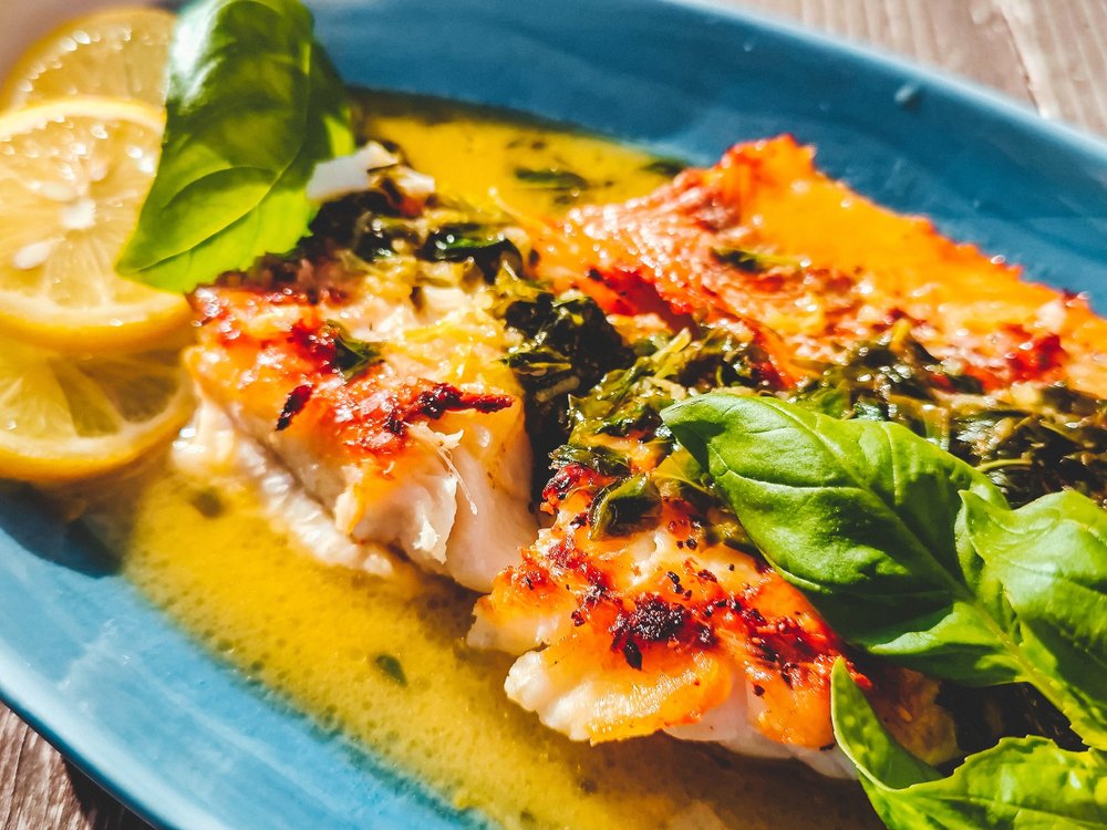 Kabeljau in ZitronenBasilikumButter — Fischzucht Seehof