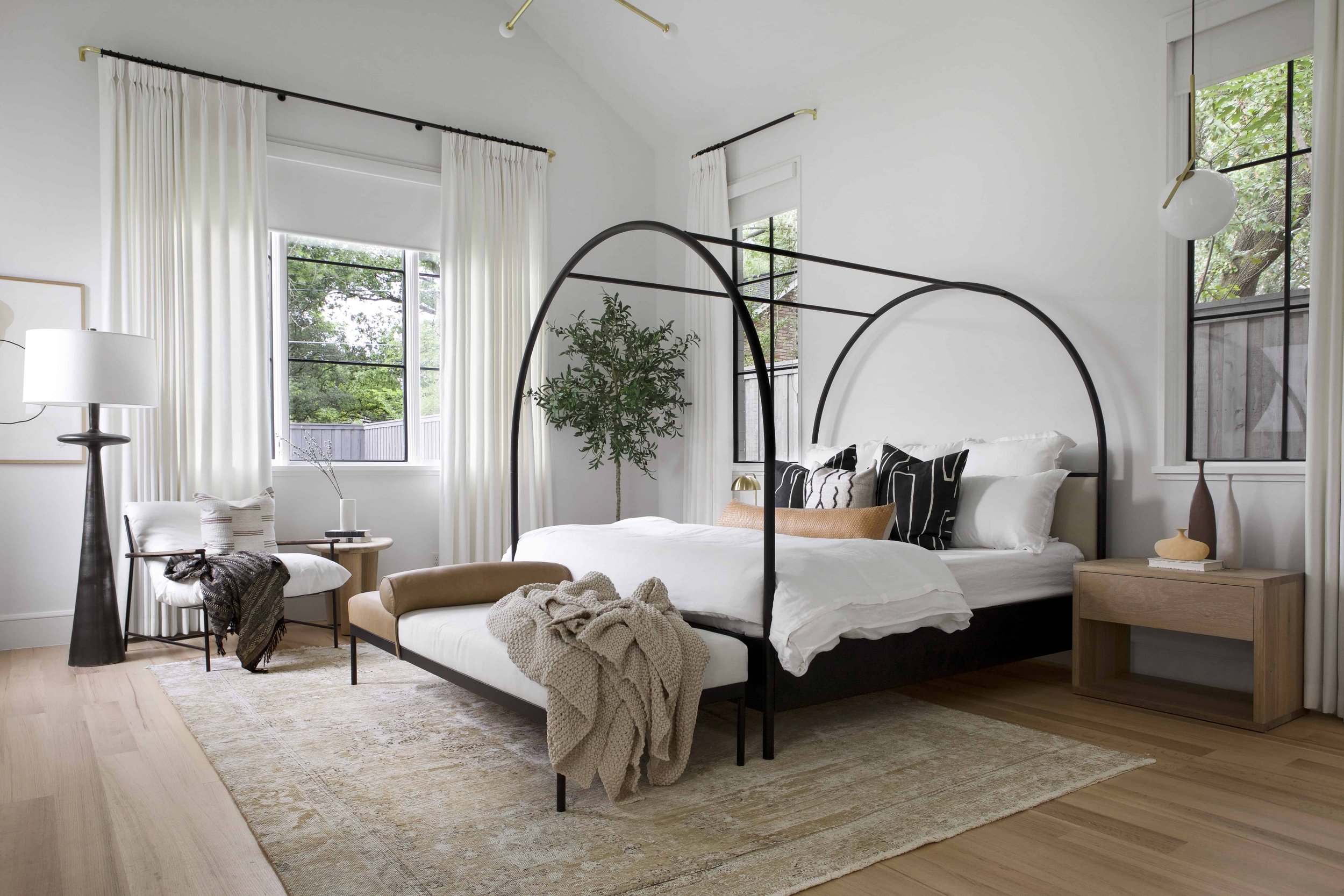bed-styling-organic-luxury-bright-modern-neutral.jpg