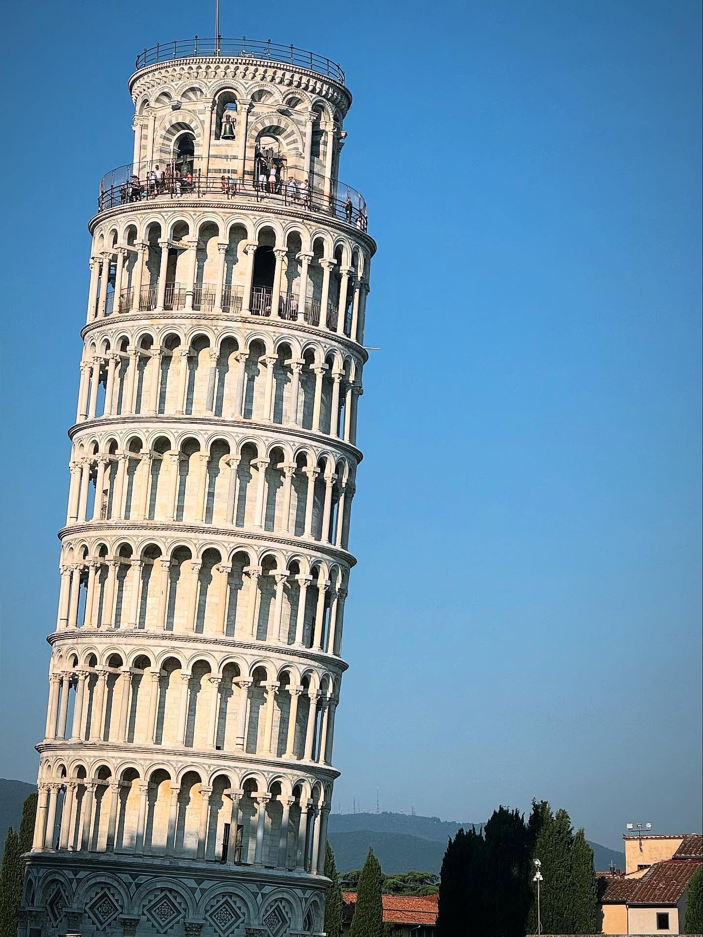 A little peek into day 1 of my Italian road trip this summer! 🚗🇮🇹 First stop: Pisa!
&zwnj;
1/2: Had to stop to see the breathtaking star of the show first, obviously!
&zwnj;
3/4: Charcuterie for lunch at an osteria with the sweetest owner, who gav