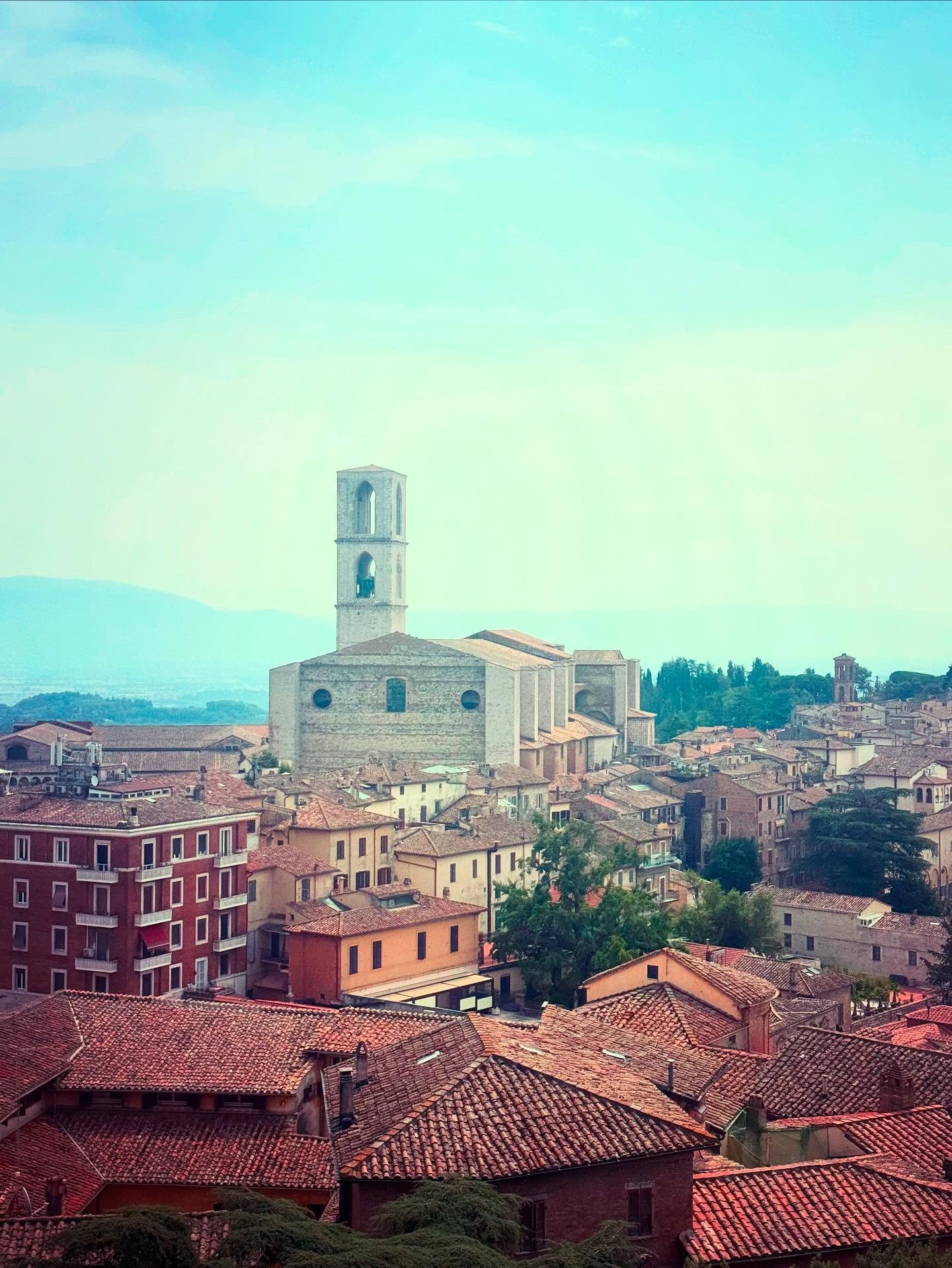 We saved the best for last on our Italian roadtrip last week: Perugia! 🇮🇹
&zwnj;
Before the trip, I didn&rsquo;t know much about it, but it&rsquo;s now officially one of my favorite Italian cities.
&zwnj;
It&rsquo;s smaller and quieter than most of