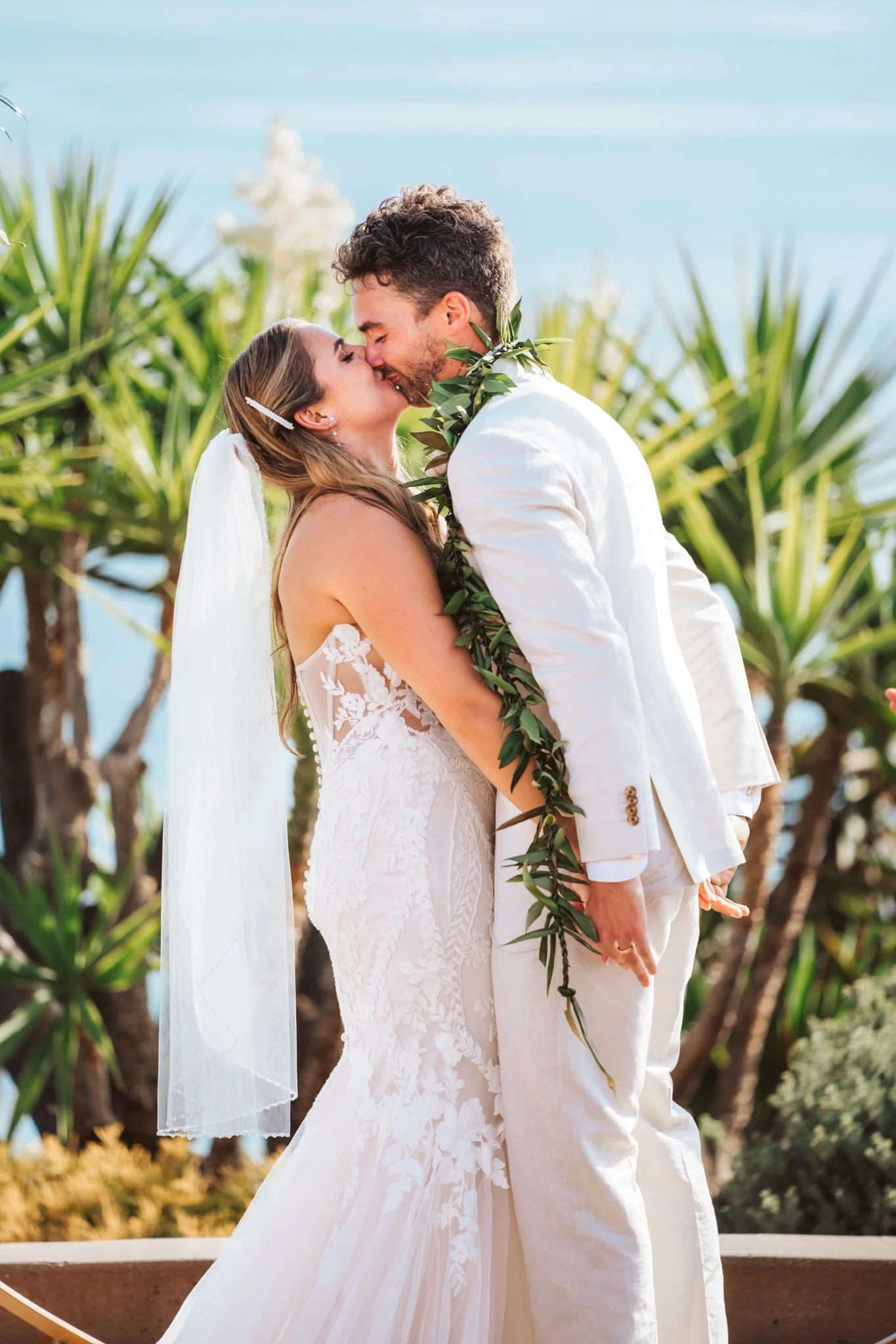 wedding-kiss-.jpg
