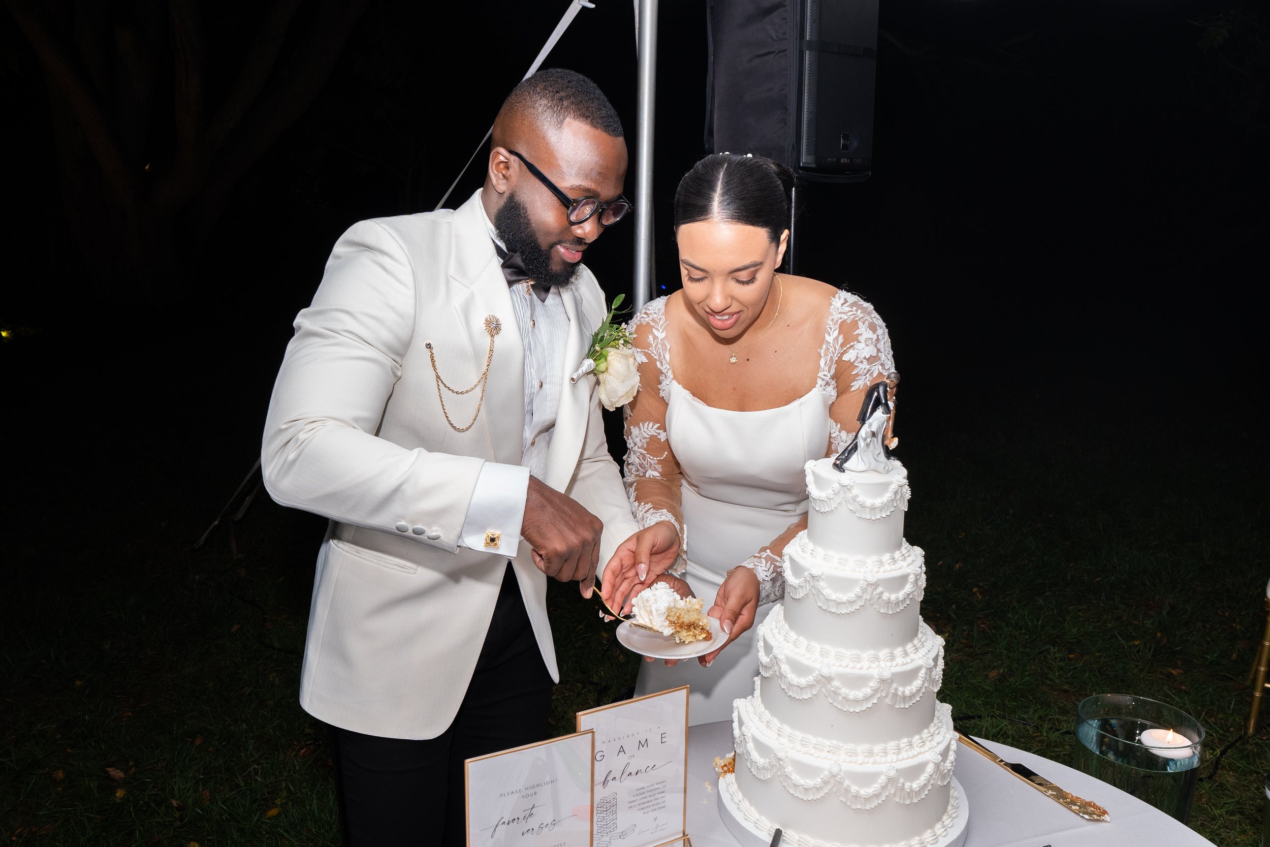 L&N Wedding_Cake Cutting-3.jpg