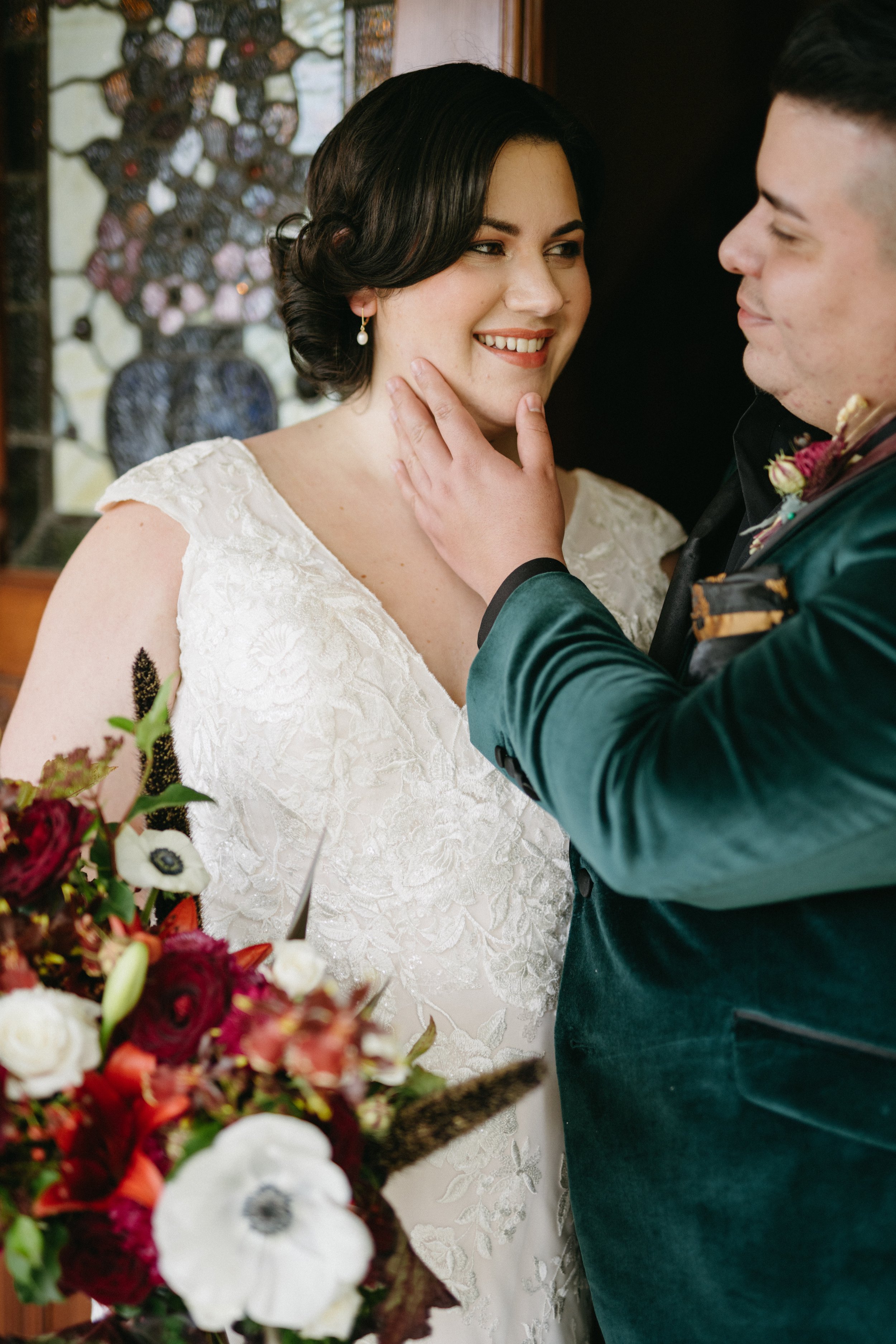 MakeupShonti LLC: Professional Makeup Artist & Esthetician Services in Portland & Vancouver
Expert Makeup Artistry & Beauty Services
Welcome to MakeupShonti LLC, your premier destination for professional makeup artistry and esthetician services in th