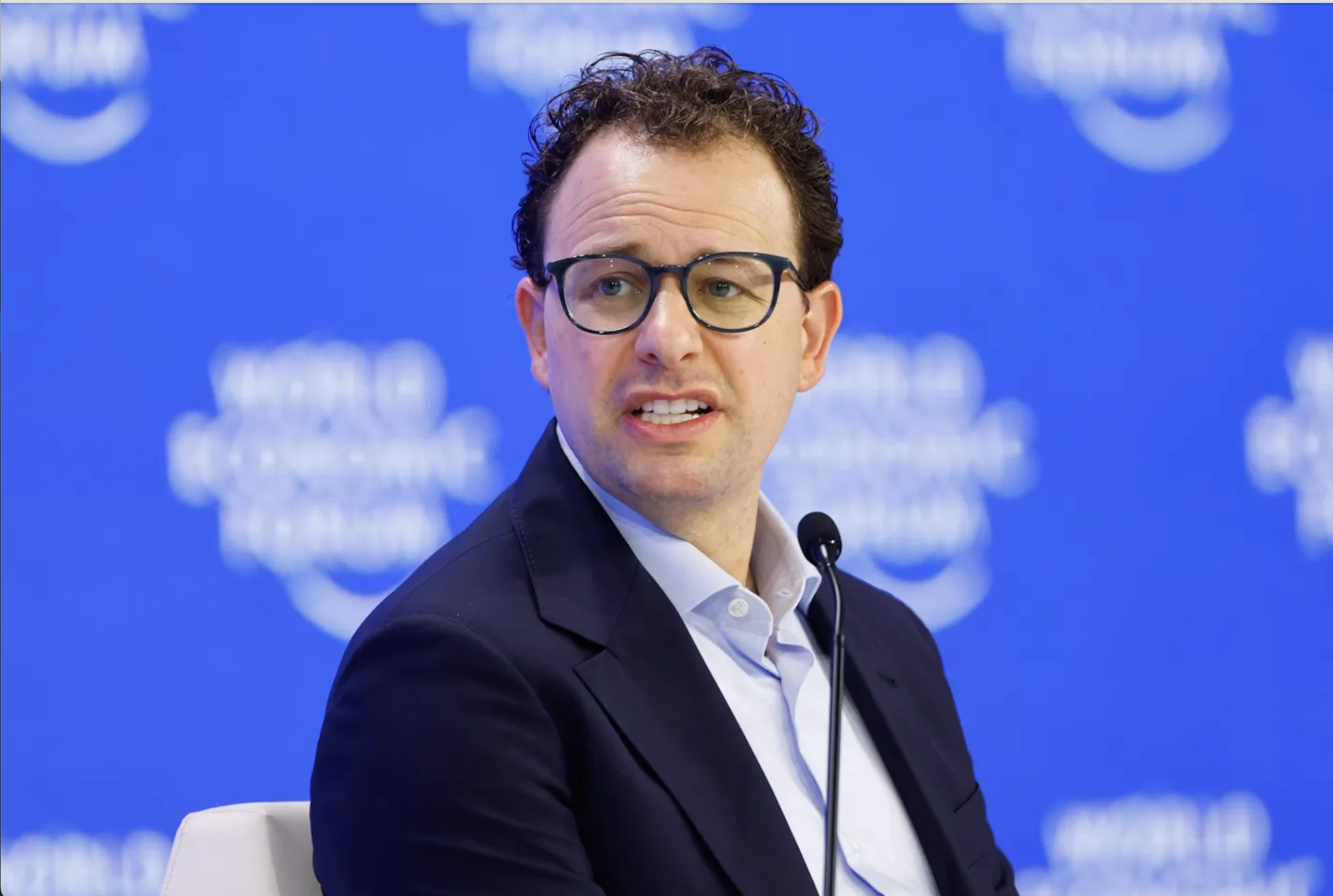 (Ir-)Responsible by Design? Corporate Guardrails and the Governance of Military AI