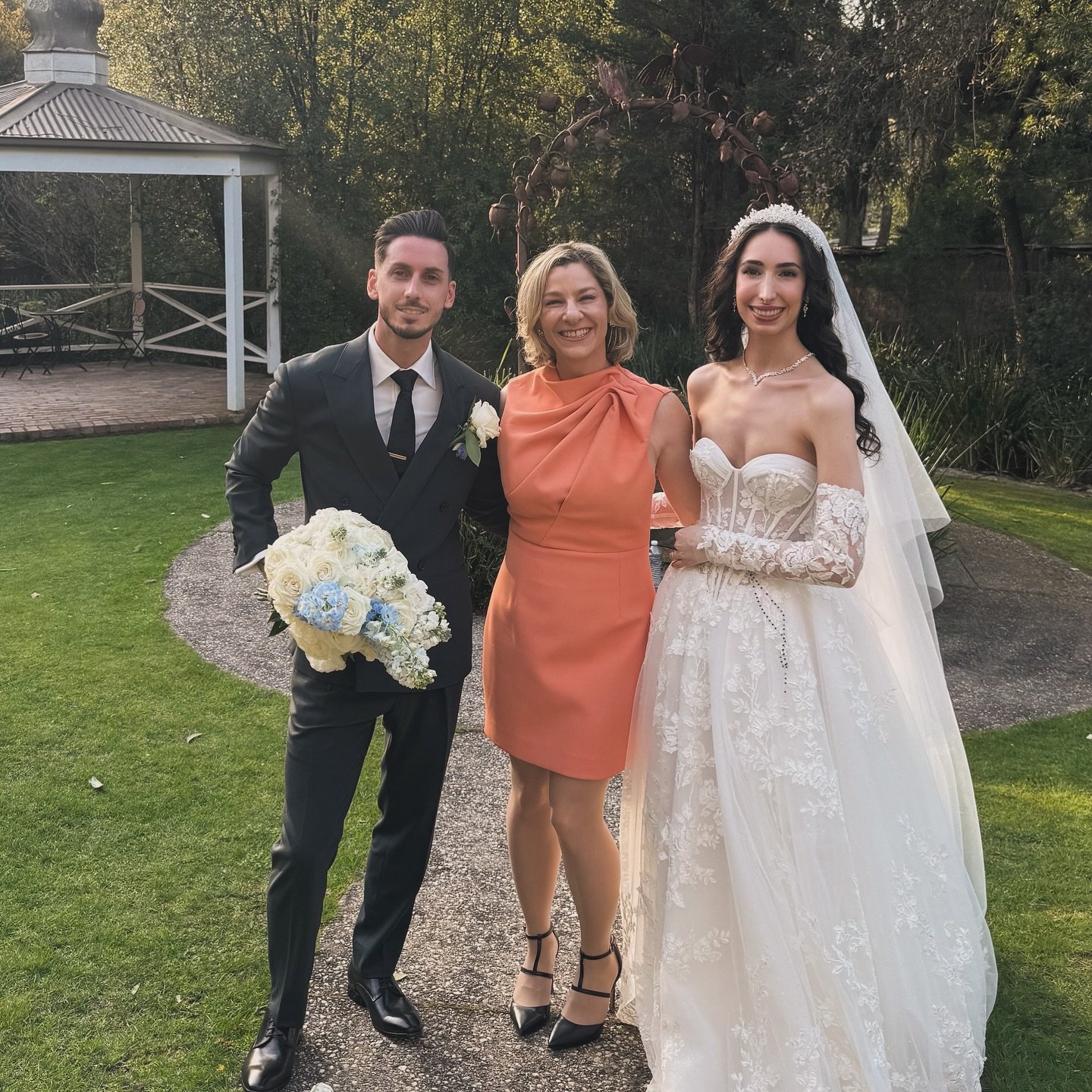 04.10.2025 - Claudia and Alex
Potter&rsquo;s Reception, Warrandyte 

In a world of swipes and matches, Alex first spotted Claudia on a dating app and didn&rsquo;t hesitate to swipe right.

Their first date was a warm, sunny day, during the buzz of th