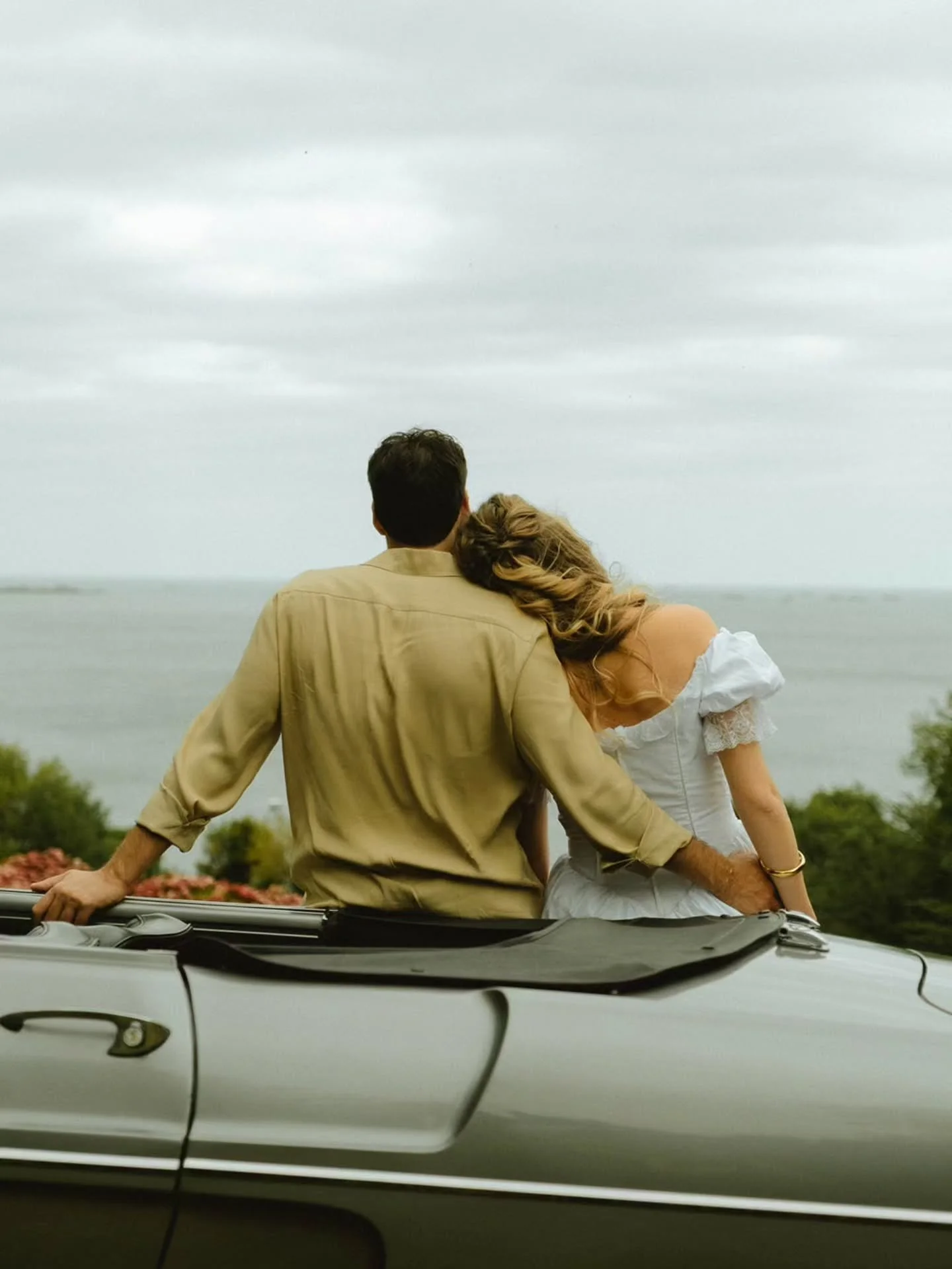 SHOOTING ✨

🔸Et si le plus beau moment du mariage&hellip; c&rsquo;&eacute;tait le lendemain ? Celui o&ugrave; tout se pose, o&ugrave; les draps froiss&eacute;s racontent encore la f&ecirc;te.

💛 Au menu aujourd'hui : ambiance ultra-douce et slow li
