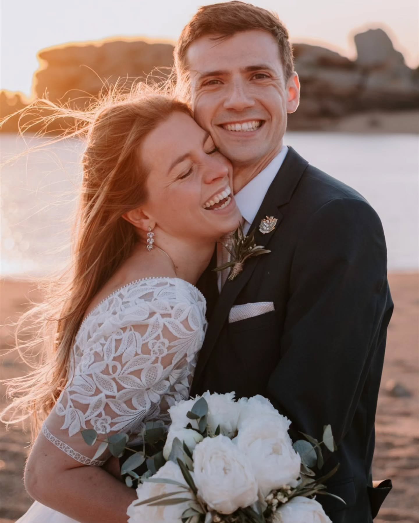 MARIAGE 🤍🌊

&Agrave; force de voir passer des mariages tr&egrave;s &eacute;dito, magnifiques mais hyper "construits", on finirait presque par oublier &agrave; quoi ressemble la majorit&eacute; des mariages.

Celui de Marylou et Fran&ccedi