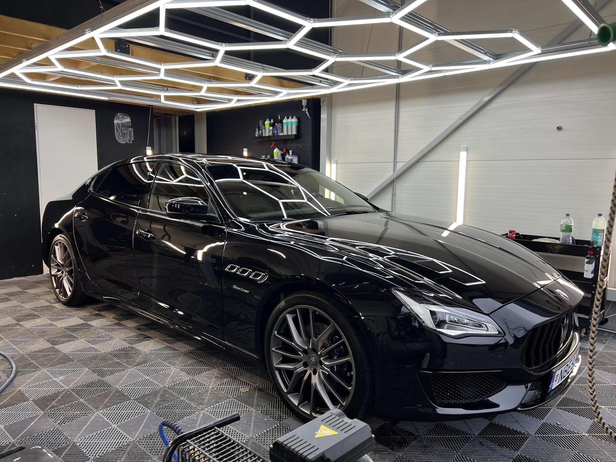 Rankinė automobilių plovykla Šiauliuose
Profesionalus automobilių plovimas Šiauliuose
Rankinis automobilio plovimas Šiauliuose
Detalus automobilio išorės plovimas
Premium automobilių plovimas Šiauliuose
Automobilio kėbulo plovimas Šiauliuose
Automobi