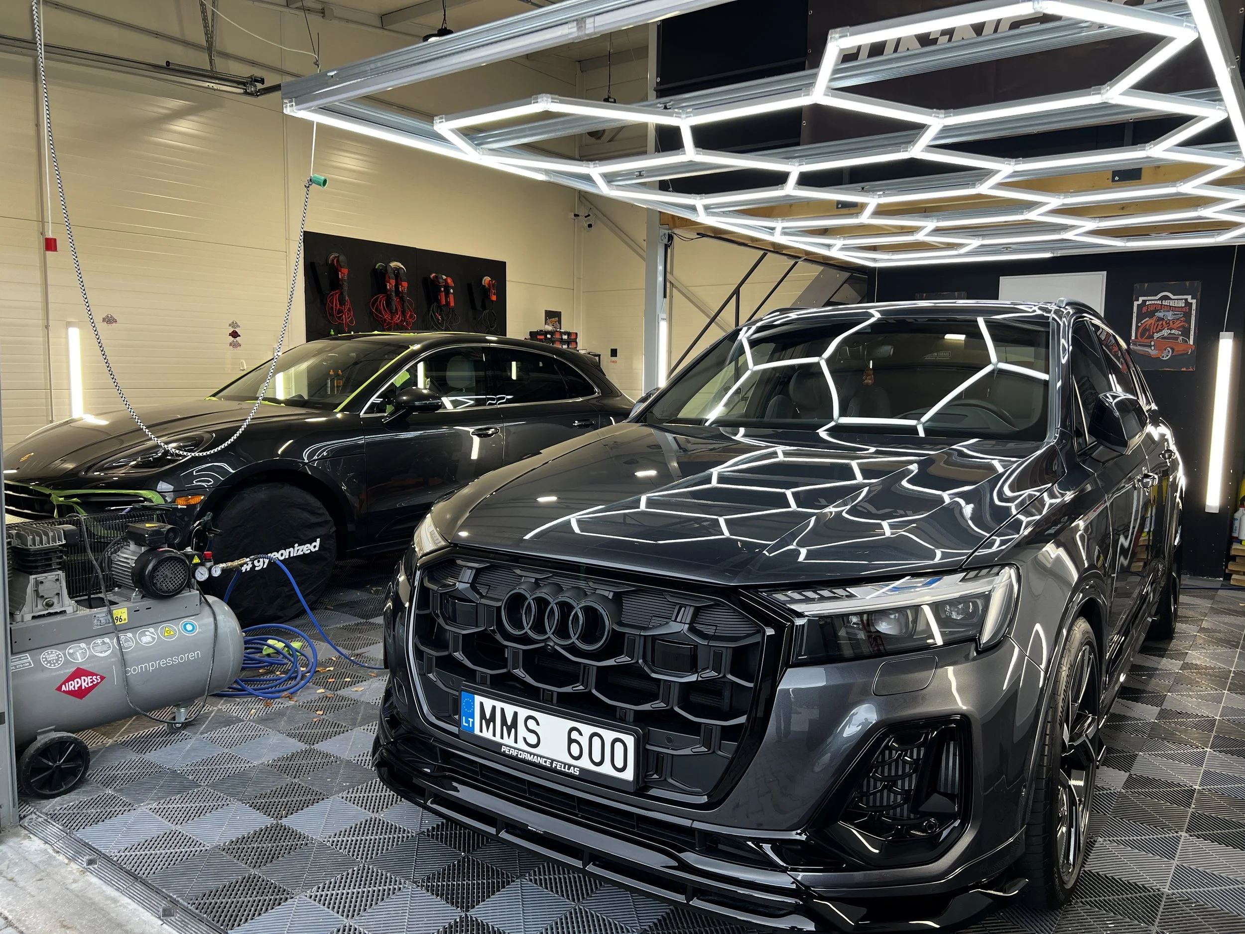 Automobilių poliravimas Šiauliuose – įbrėžimų šalinimas ir paviršiaus atnaujinimas