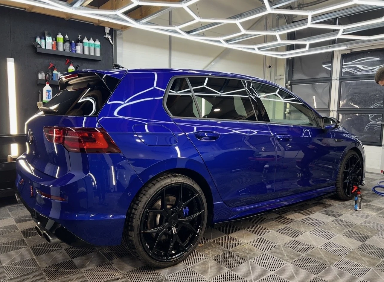 Rankinė automobilių plovykla Šiauliuose – detalus automobilio plovimas
Profesionalus rankinis automobilių plovimas ir priežiūra Šiauliuose
Premium automobilių plovimas ir automobilio išorės valymas Šiauliuose
Detalus išorės plovimas ir ratlankių valy