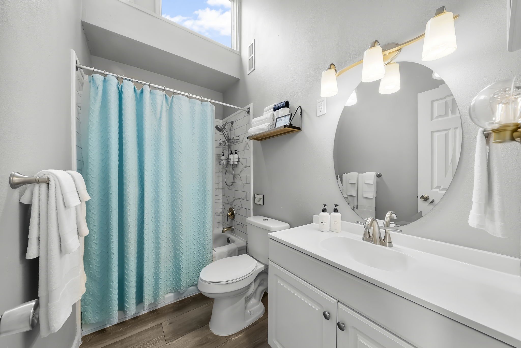 13-web-or-mls-17462 Front Beach Rd 10 C3-11.jpg