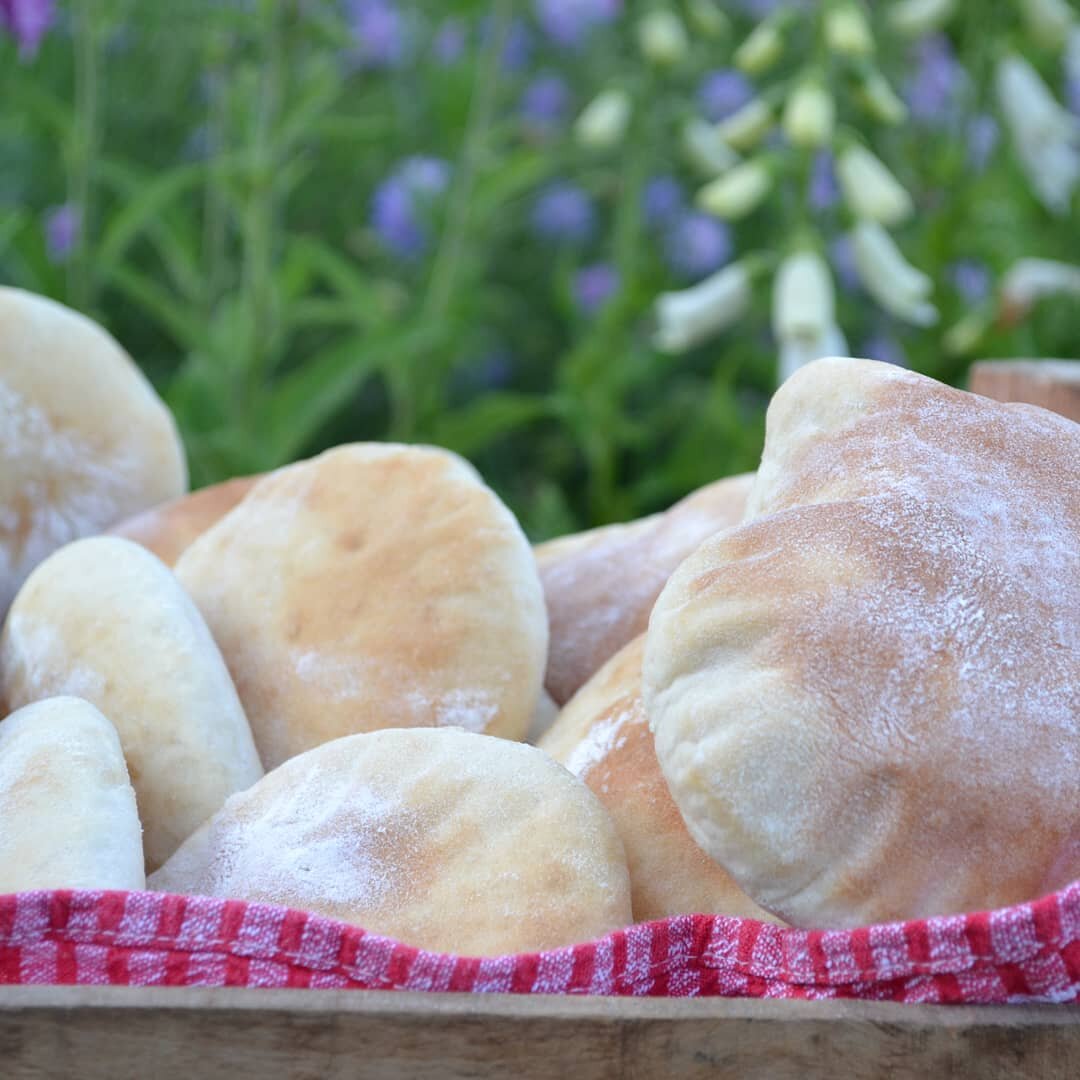 Broodjes bakken #bloem #water #gist #zout #olie #liefde.
