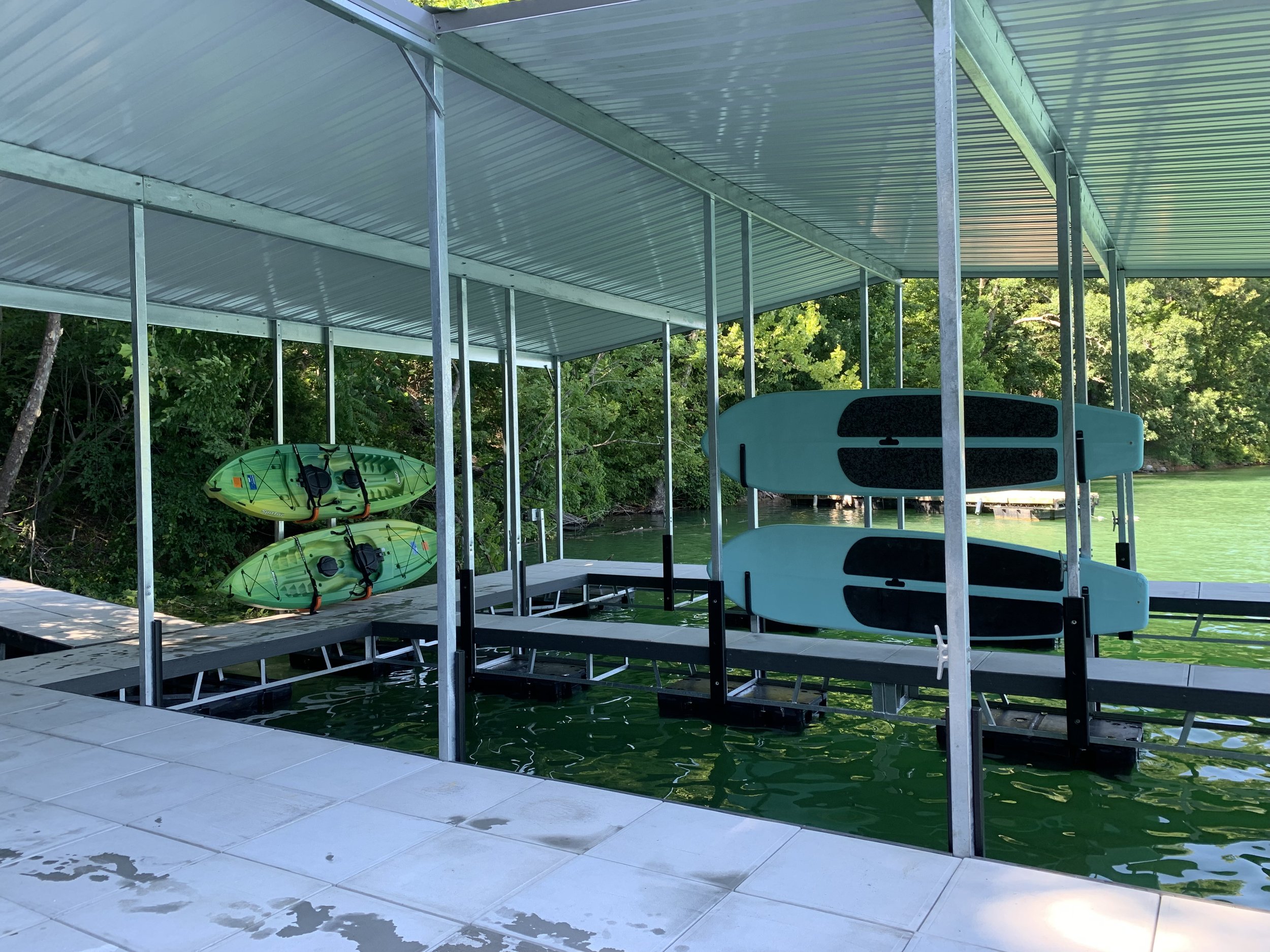 Lake toys for guests to use during their stay. 2 Kayak's and 2 Stand Up Paddle Boards.