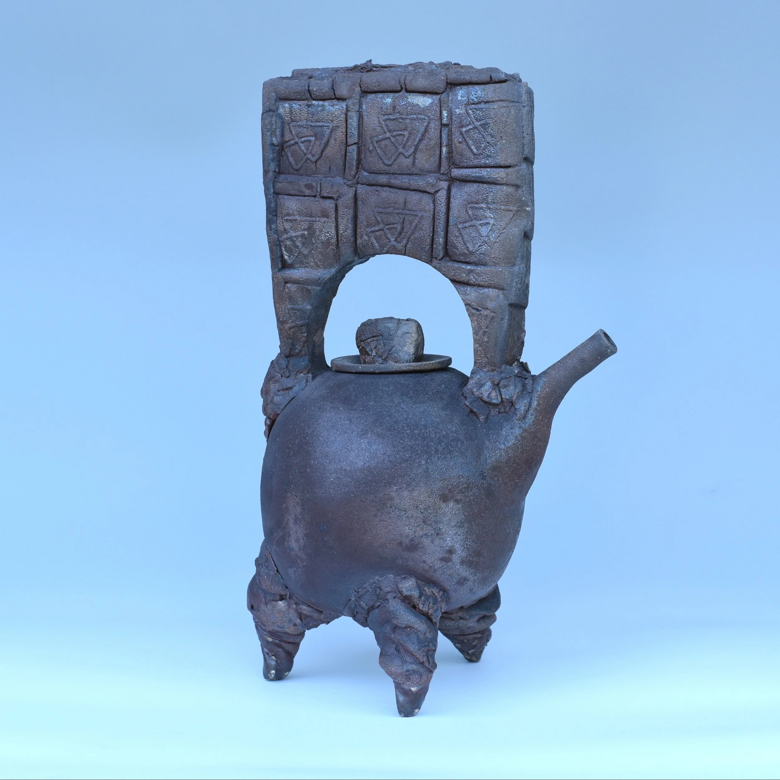 One from the recent anagama firing @cobbartandecology 

My red clay got this quiet metallic surface in this firing. It&rsquo;s not a loud, juicy ash drip kind of pot, but it keeps rewarding a closer look.

I like making these big handles, and I play 
