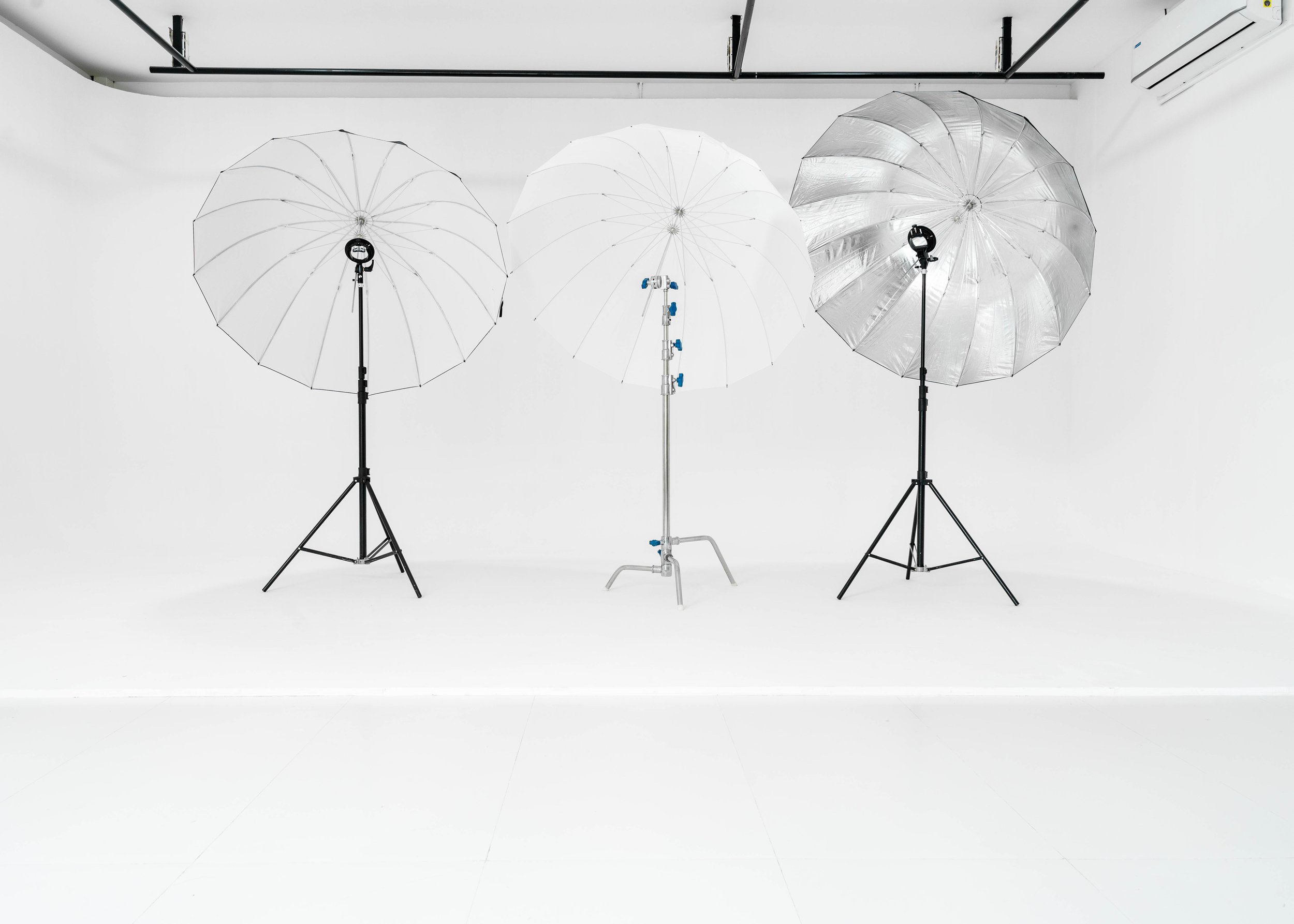 Studio with 165 Cm umbrella