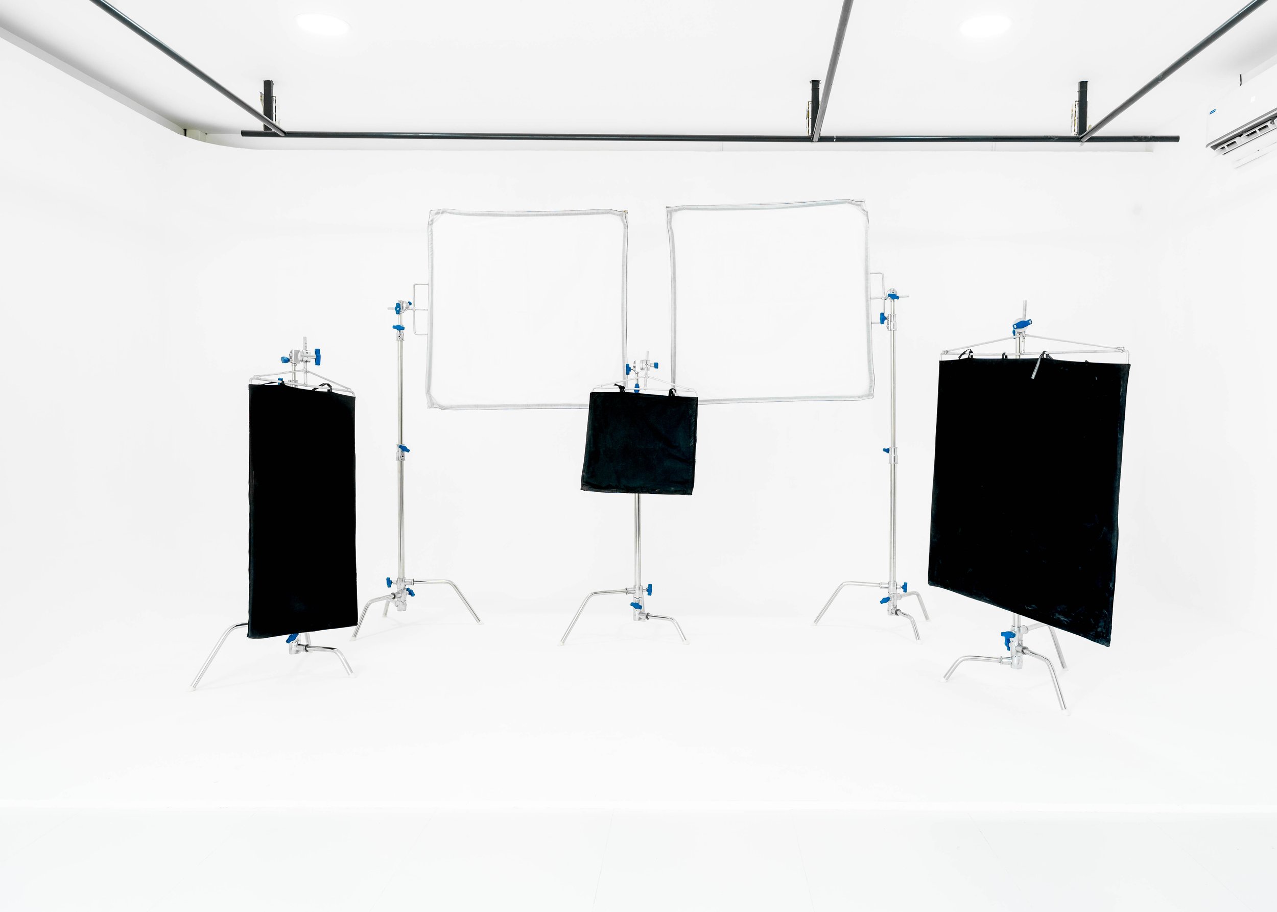 Studio with cutter, flag and skimmers