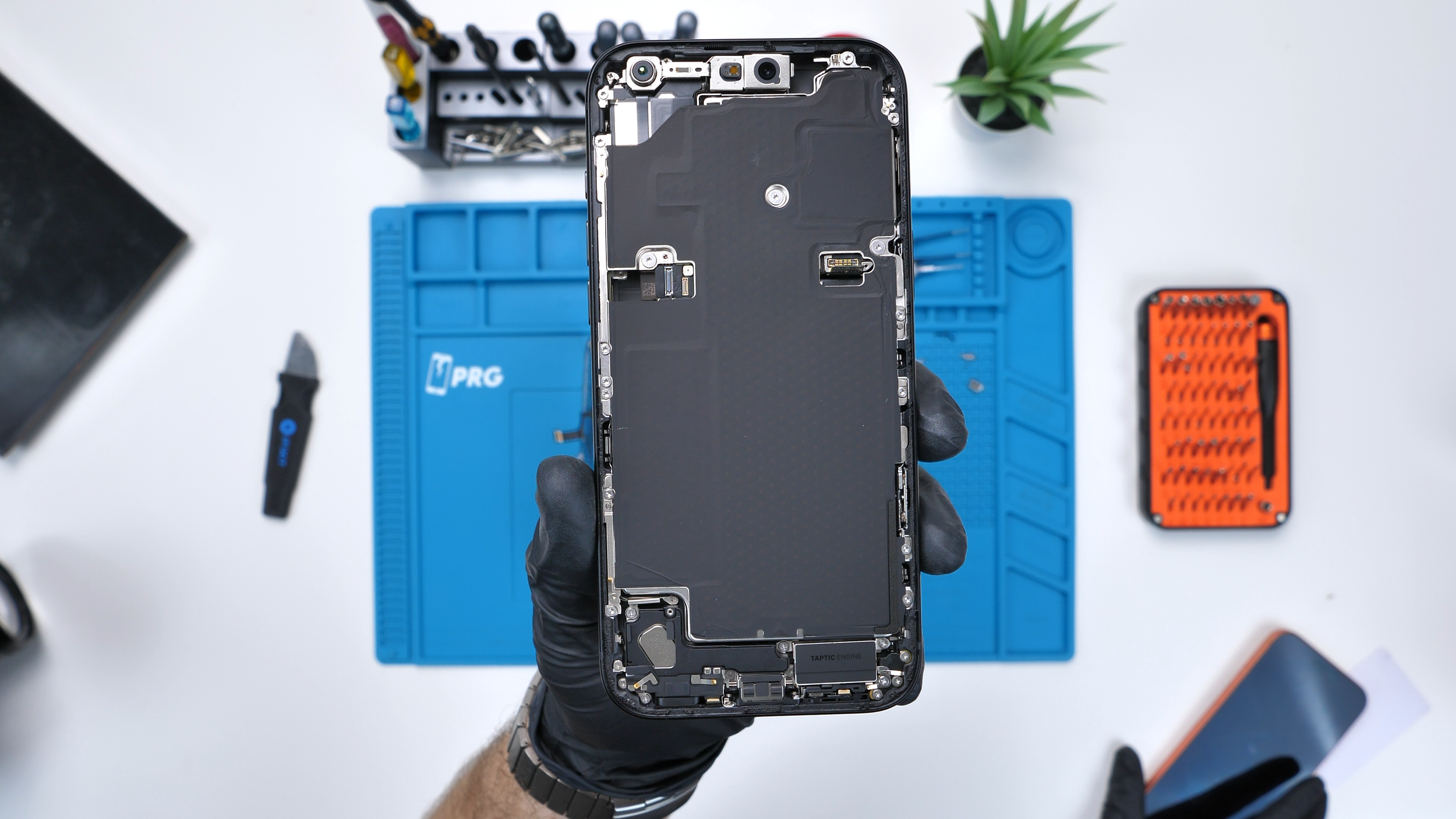 The iPhone 18 Pro Max Has a Hidden Face ID Secret…
