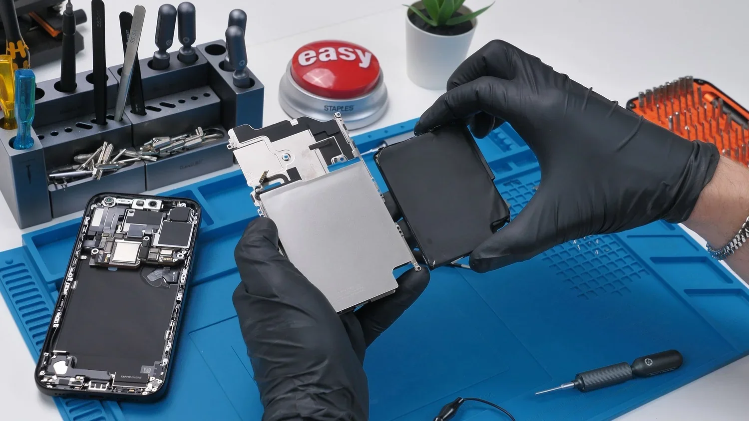 iphone-battery-assemblies-comparison.webp