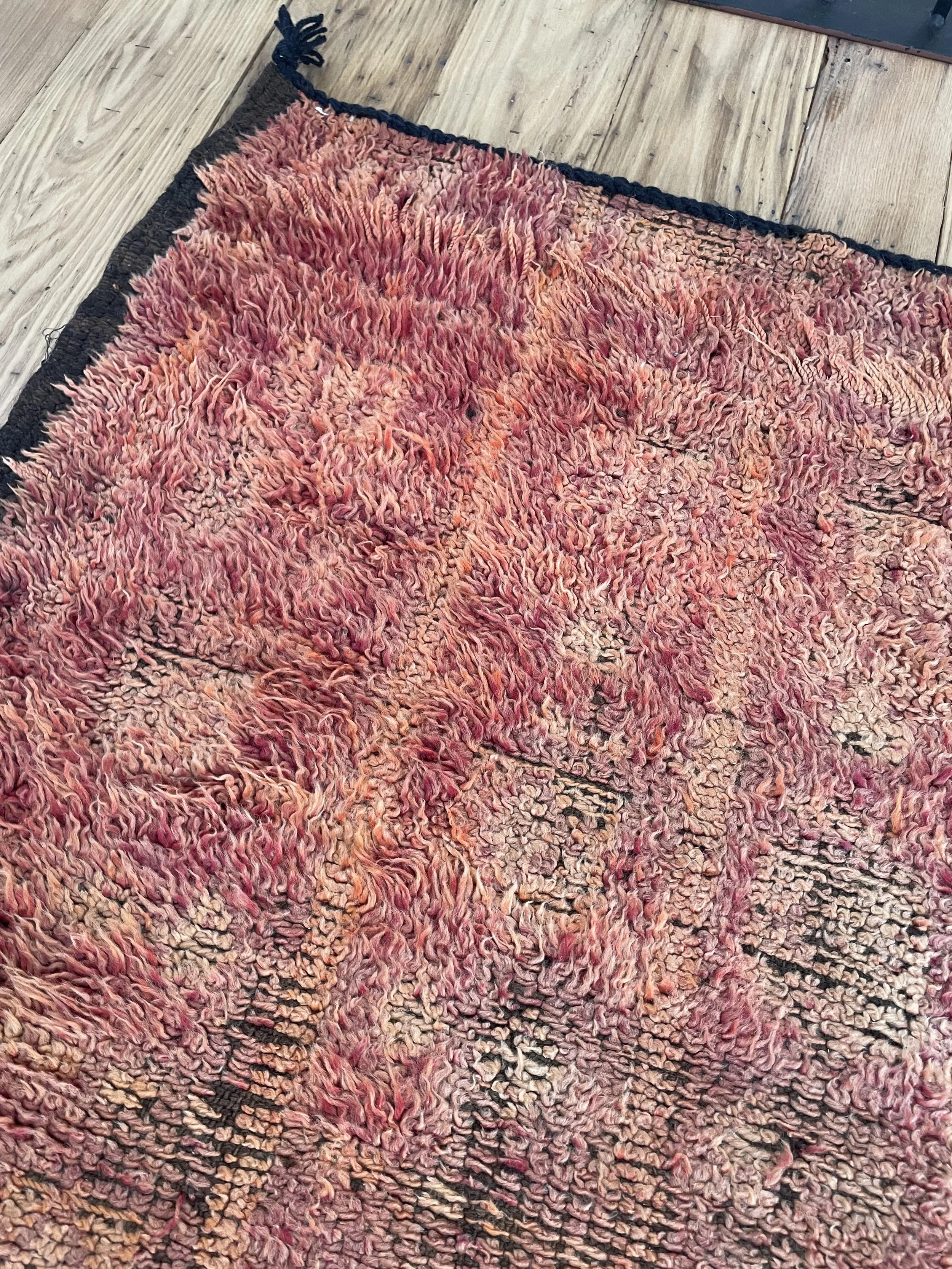 vintage beni mguild moroccan rug with red and orange geometric pattern, handwoven wool, natural dyes