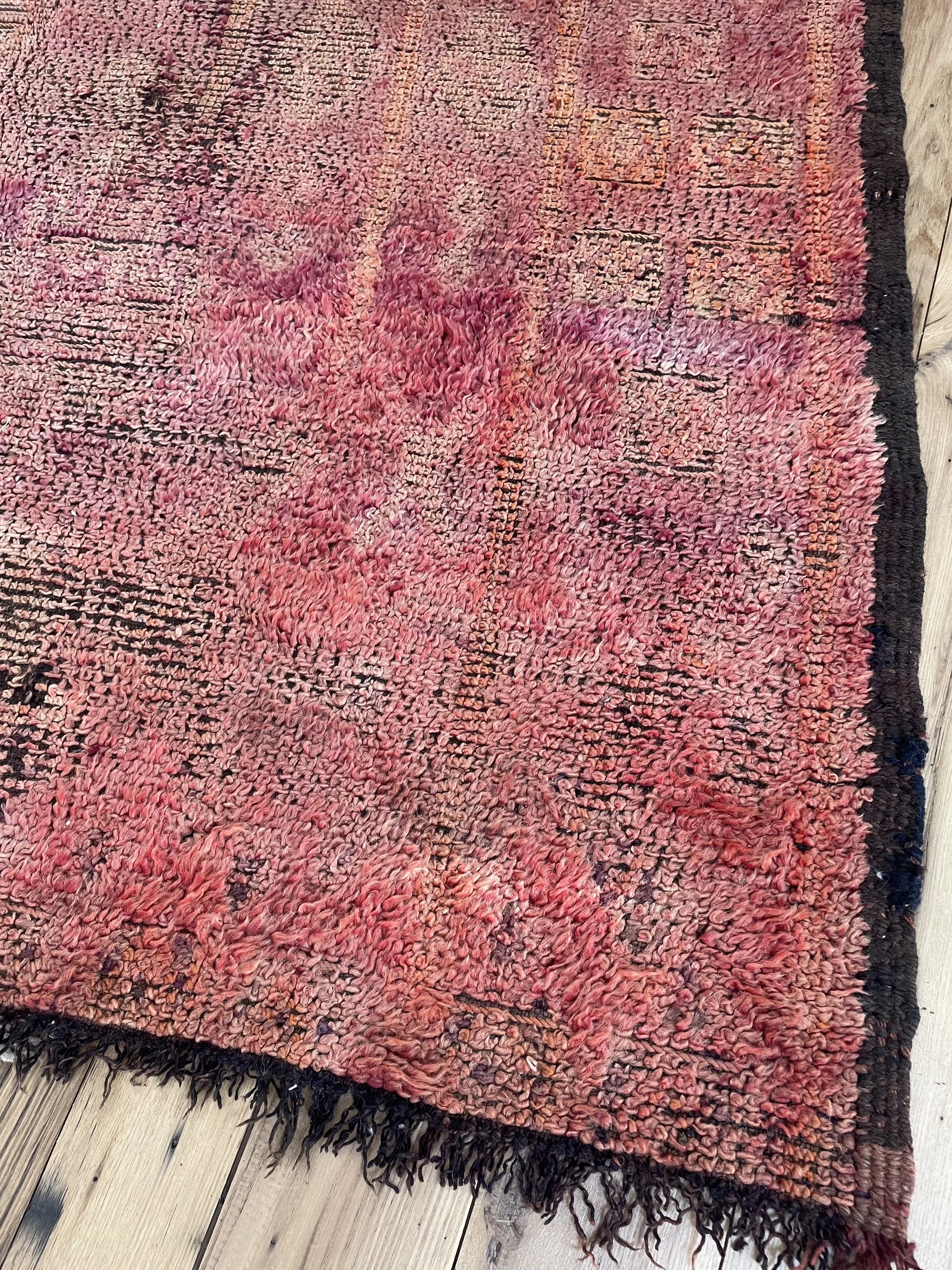 vintage beni mguild moroccan rug with red and orange geometric pattern, handwoven wool, natural dyes